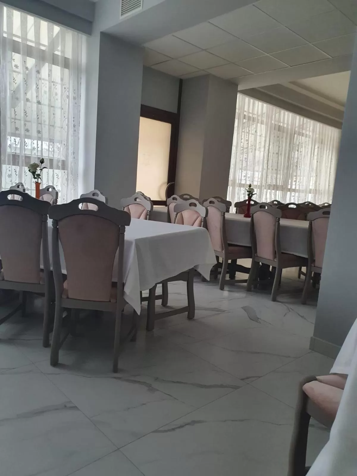 Restaurant/Places to Eat in Hotel Transit