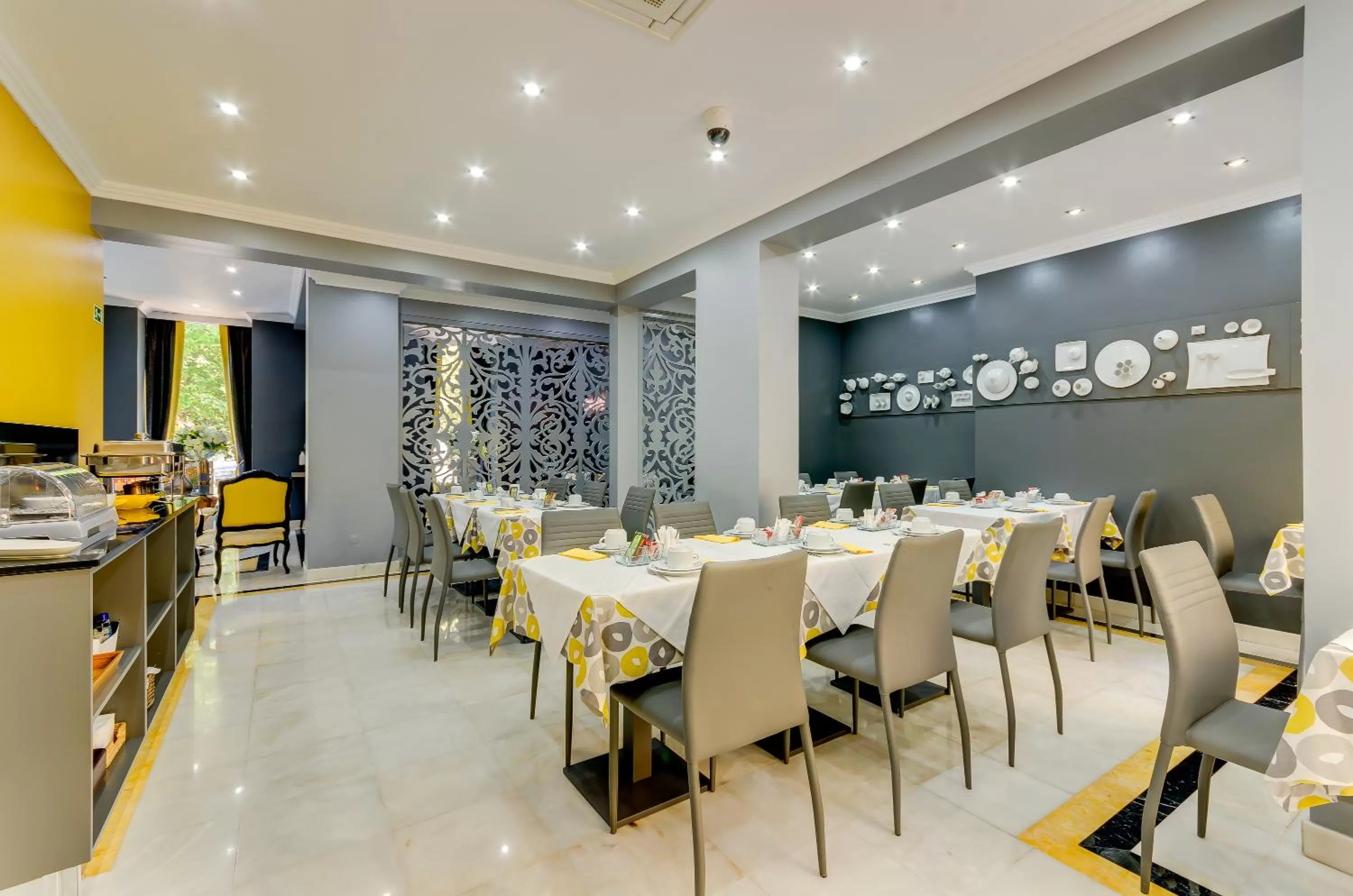 Restaurant/places to eat in Hotel Avenida Park