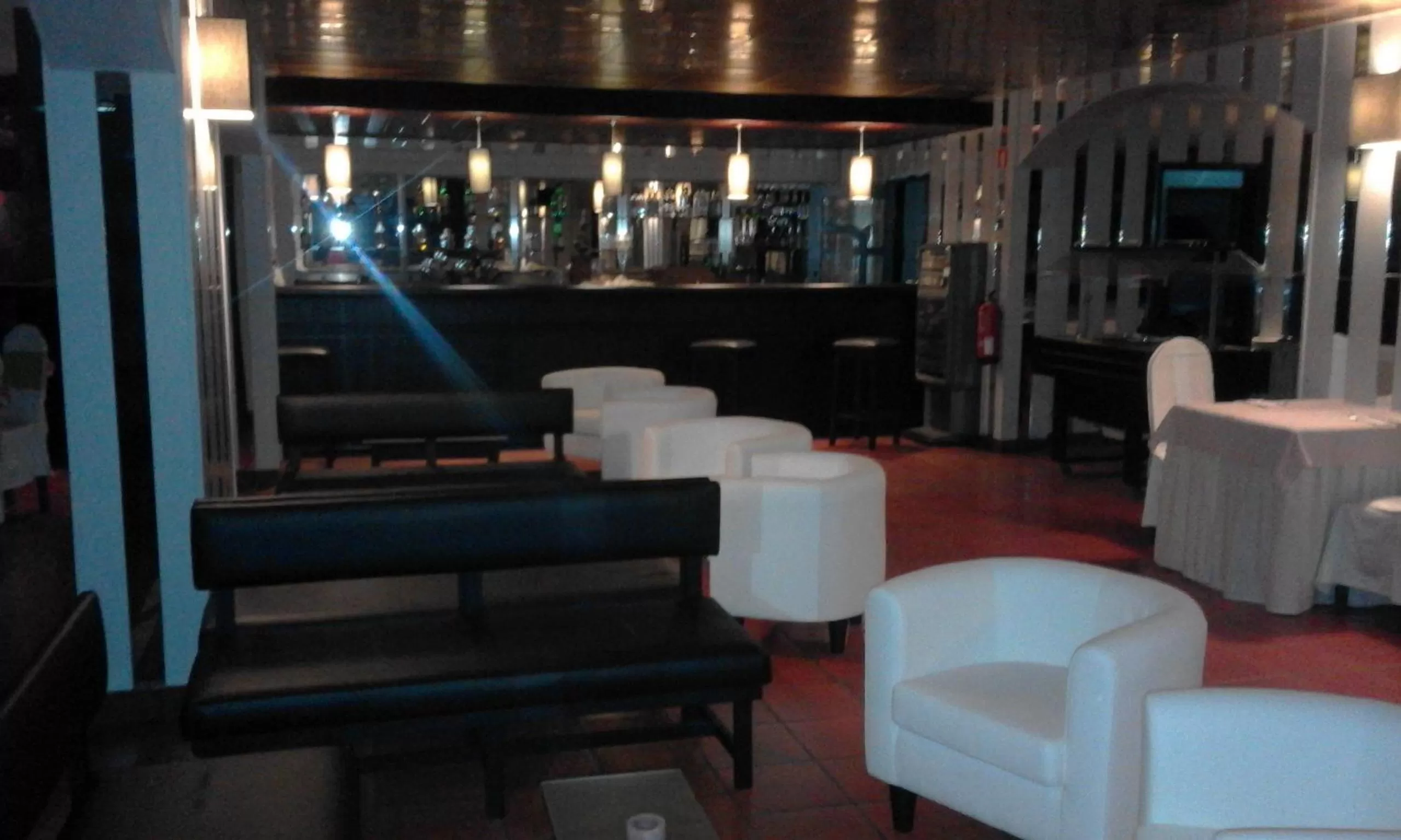 Communal lounge/ TV room in Riabela Inn