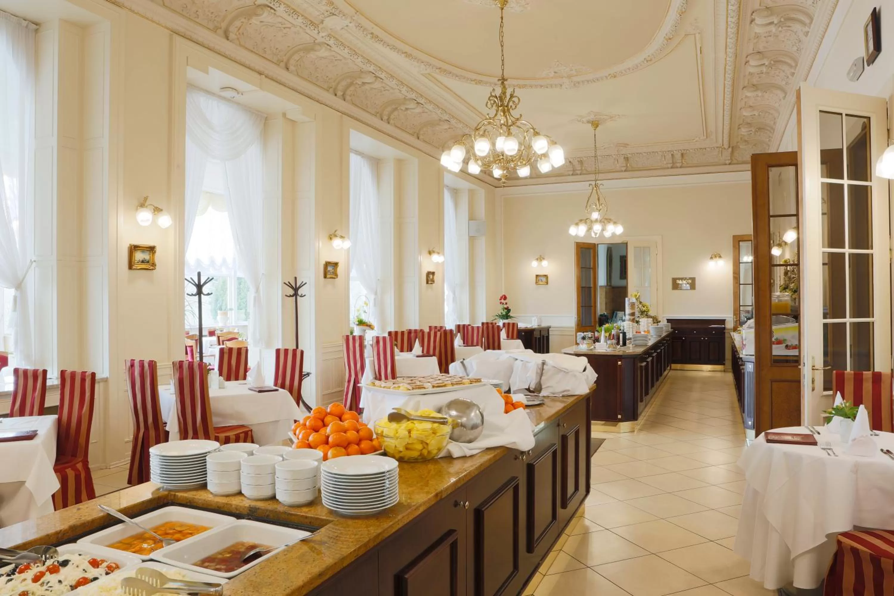 Restaurant/places to eat in Hotel Bristol