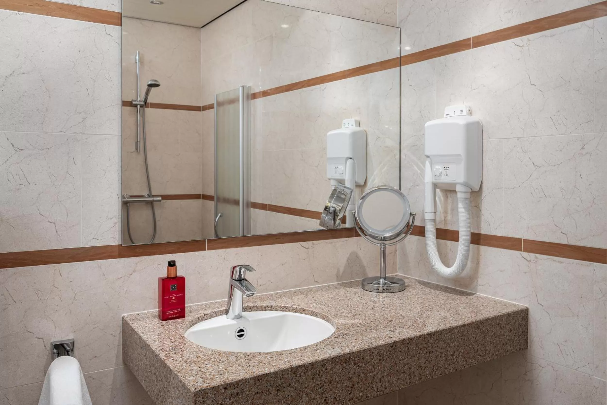 Bathroom in Hotel ter Duyn