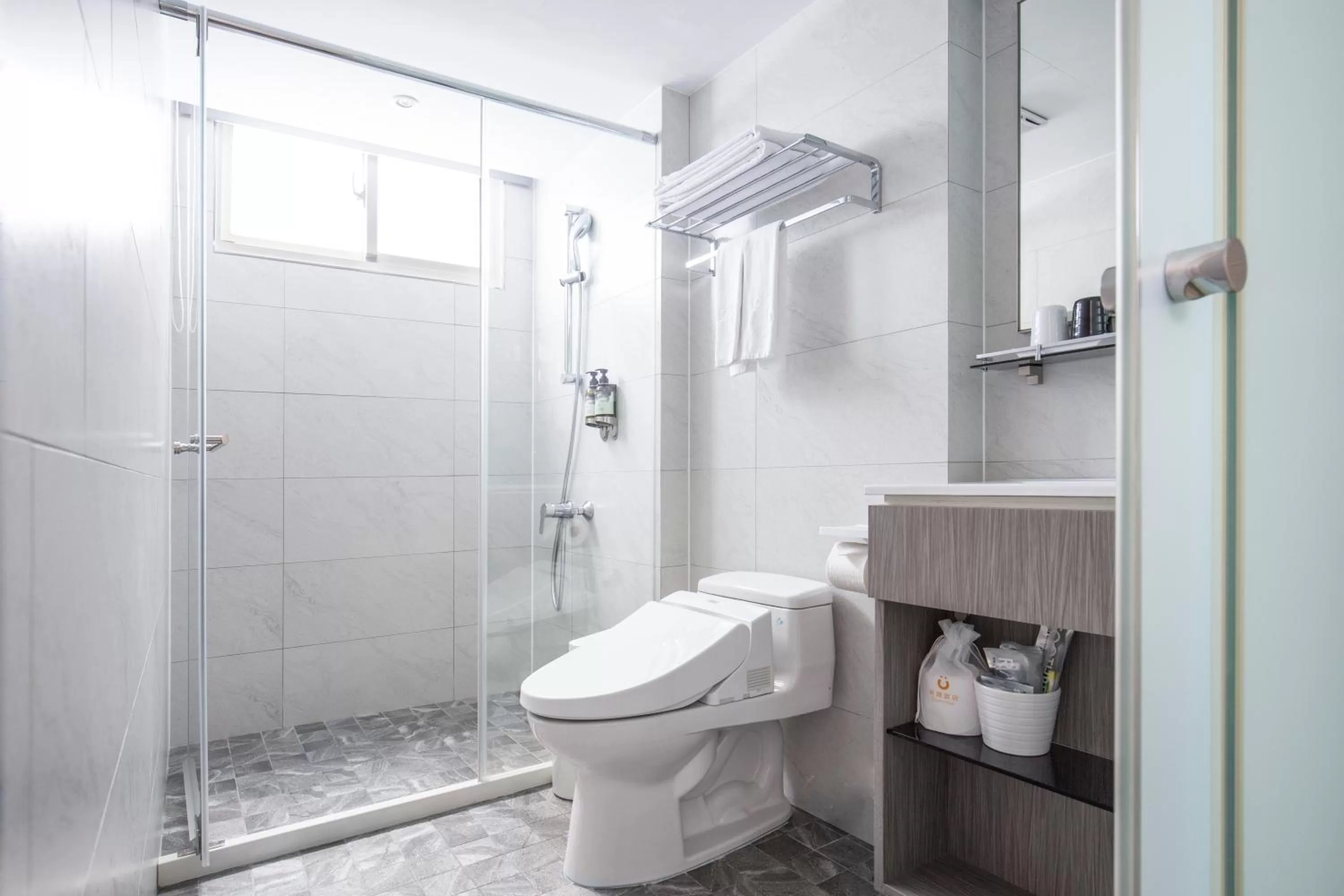 Shower in Cityinn Hotel Taipei Station Branch I