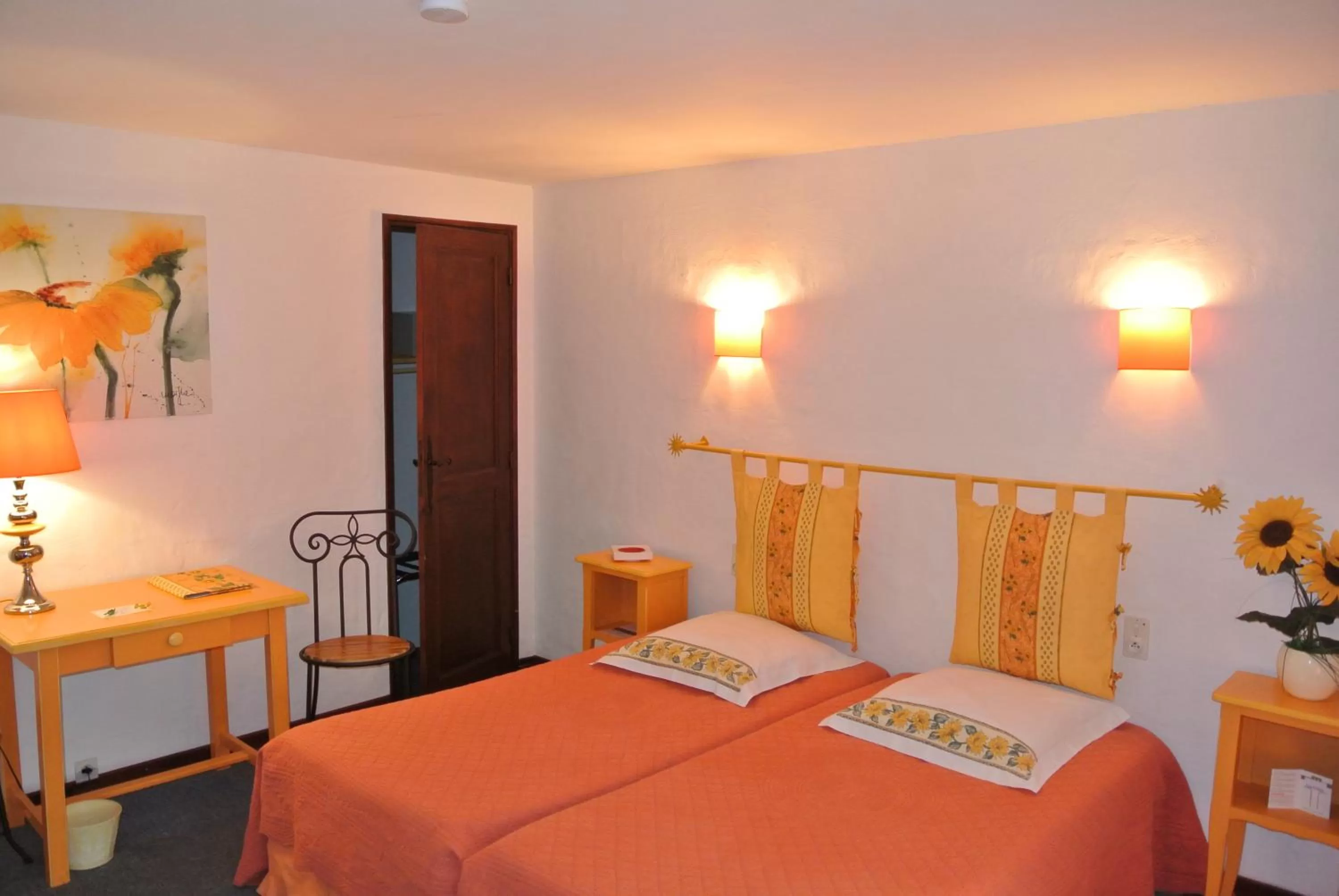 Photo of the whole room, Bed in La Vieille Bastide