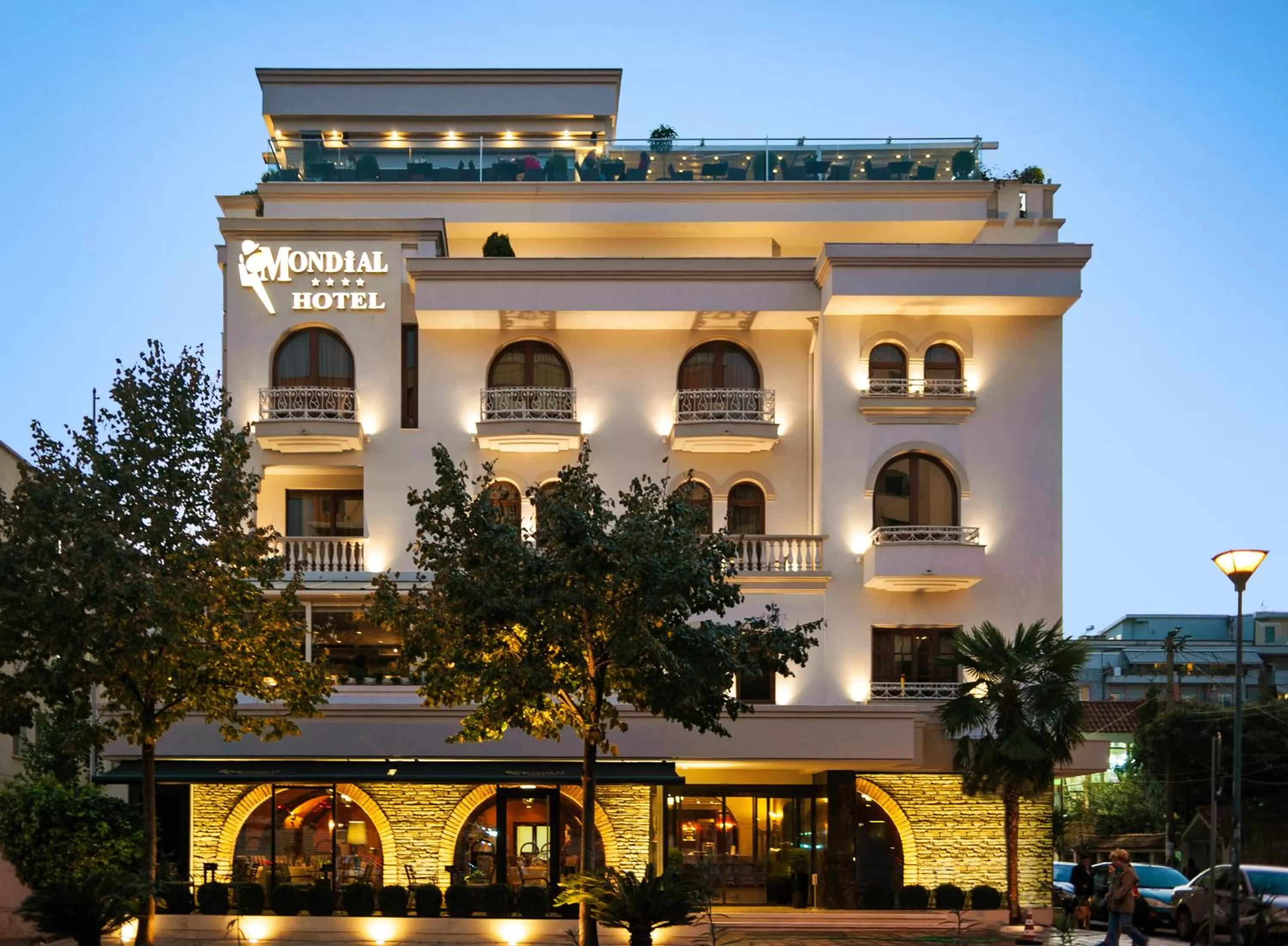 Facade/entrance in Mondial Hotel