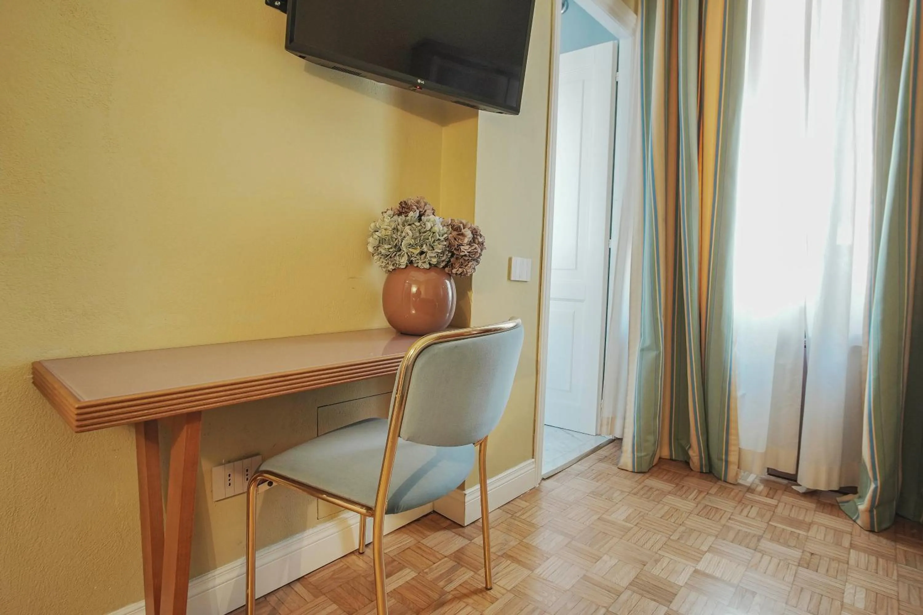 TV and multimedia in Hotel City Palazzo Dei Cardinali