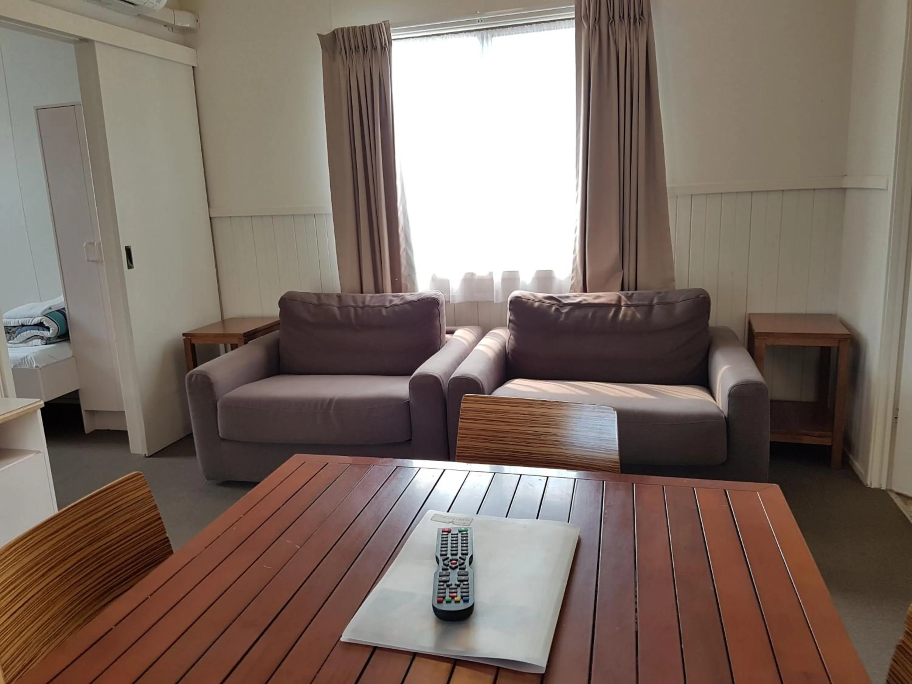 Seating area in Canberra Carotel Motel