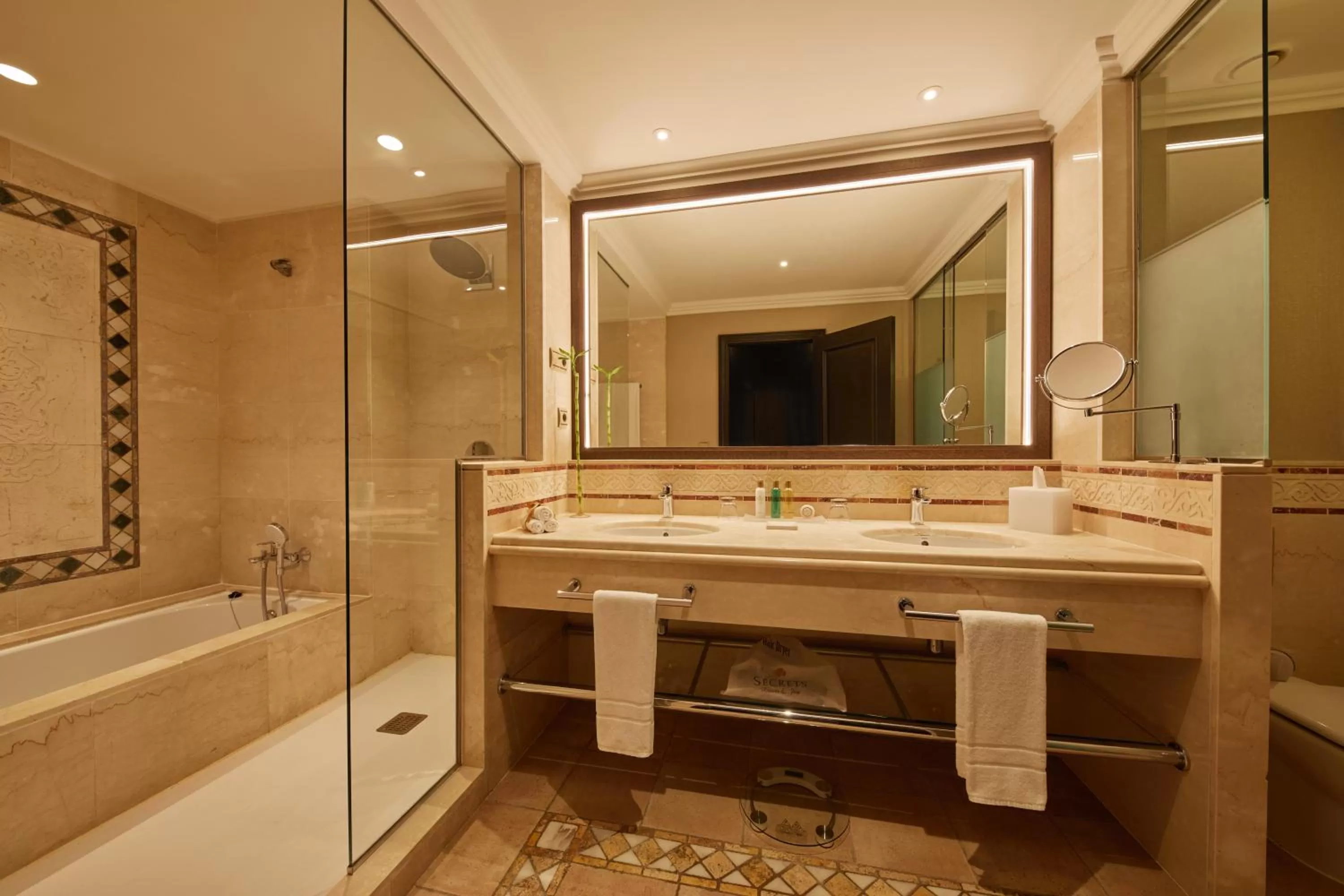 Shower in Secrets Bahía Real Resort & Spa Adults only