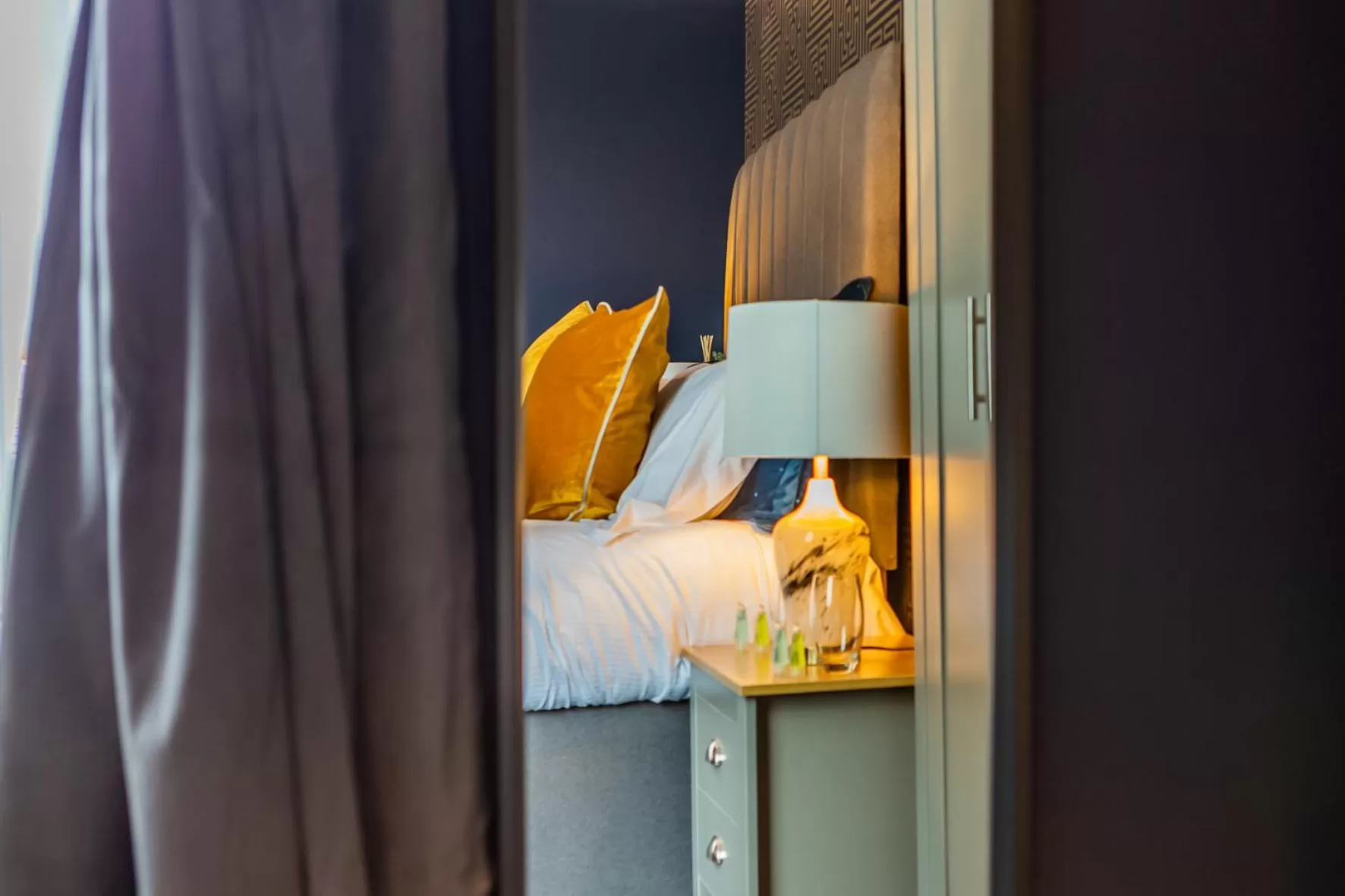 Bedroom, Bed in Comfy-Stays - Lower Ocean Road