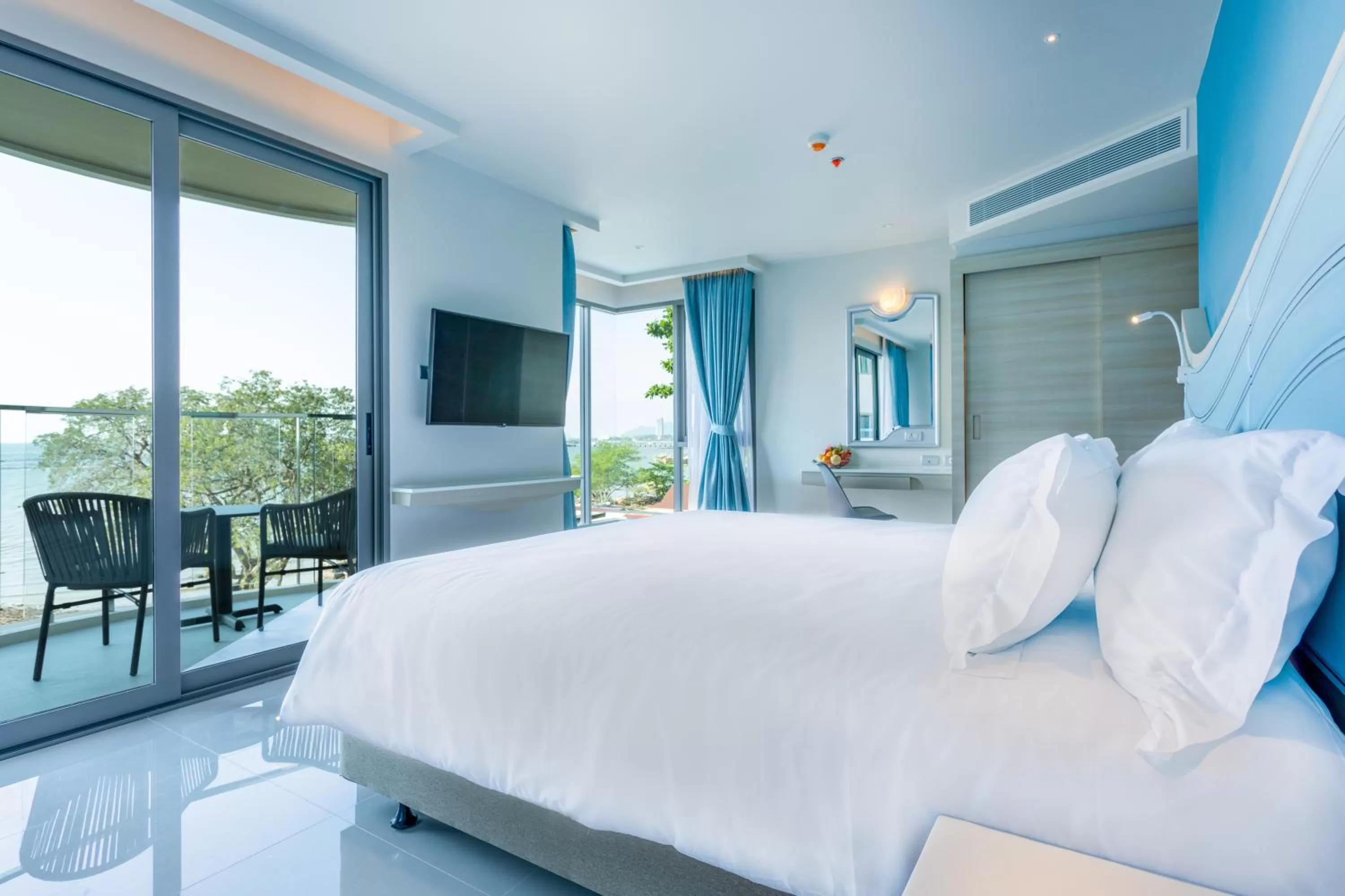 Bedroom, Bed in Centara Sonrisa Residences & Suites Sriracha