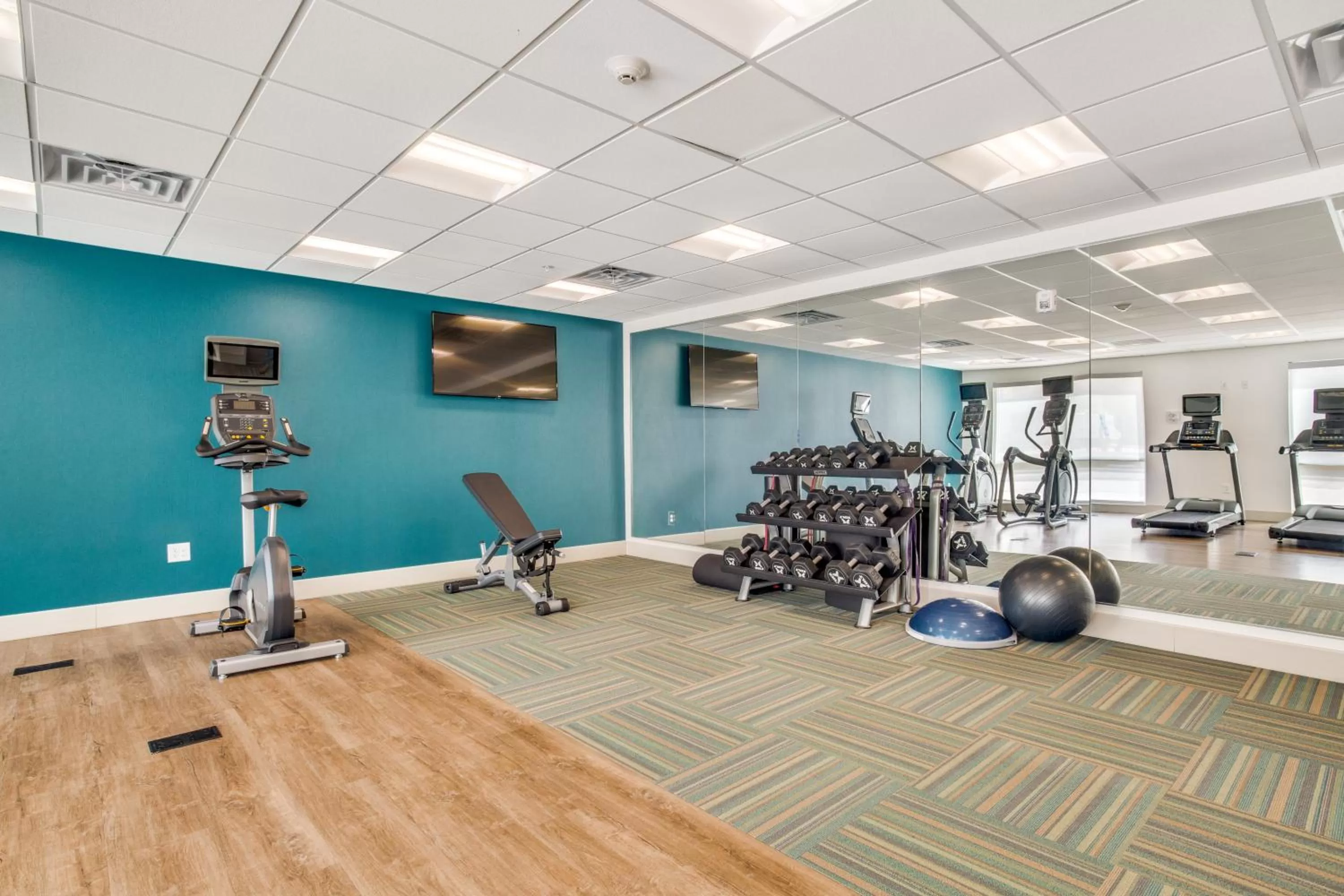 Fitness centre/facilities in Holiday Inn Express & Suites - Denton South by IHG