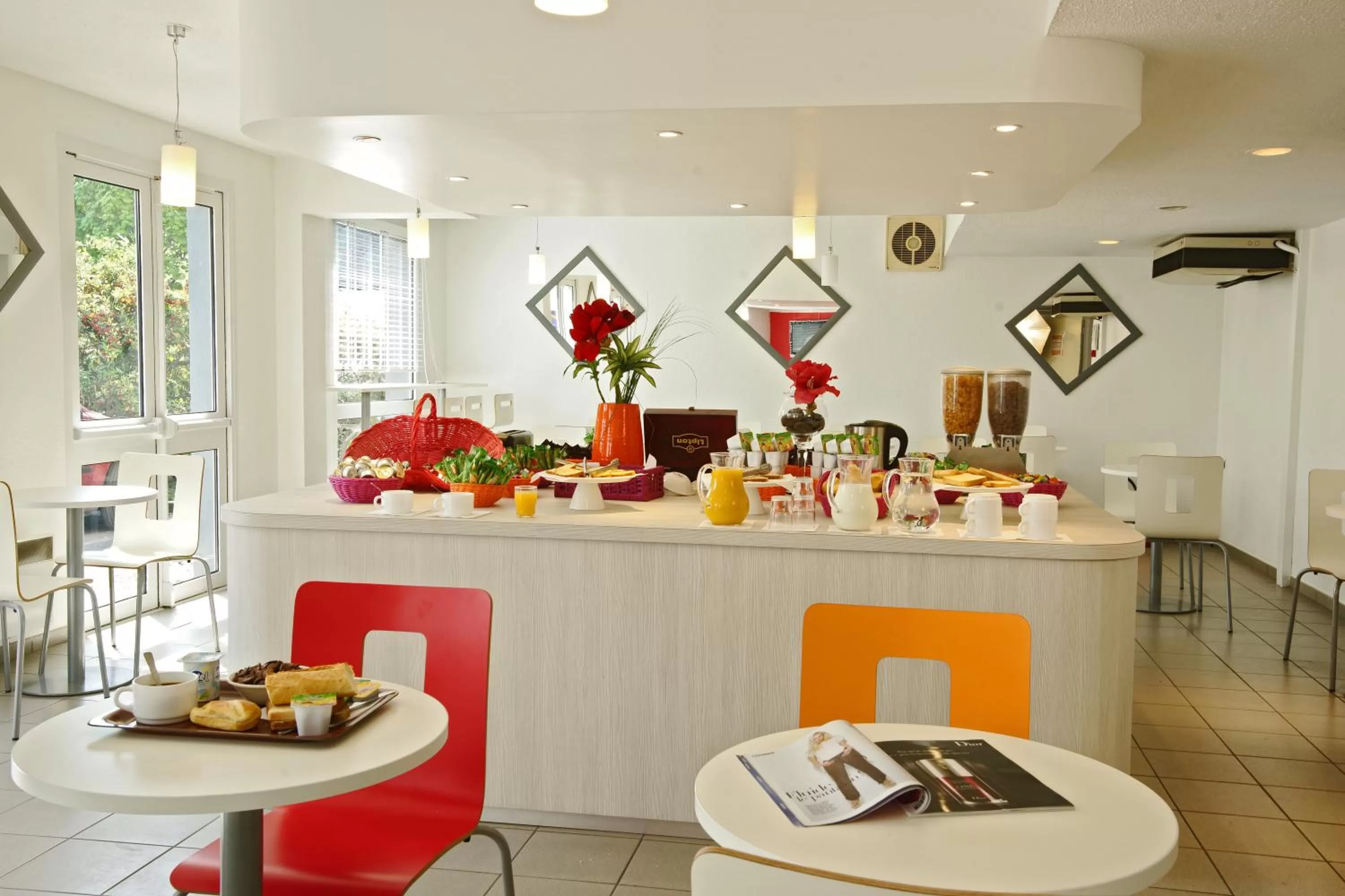 Restaurant/places to eat in Première Classe Rosny Sous Bois