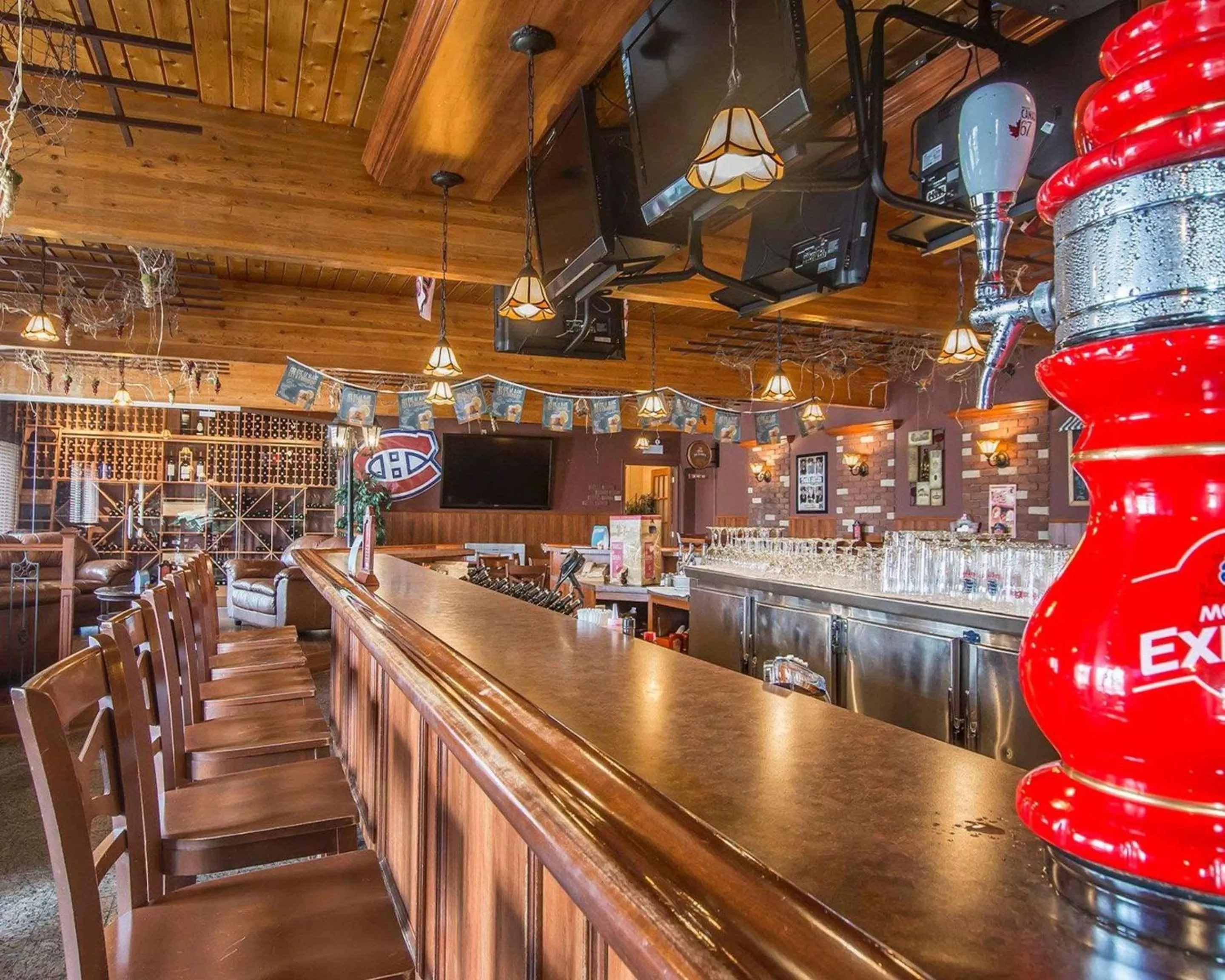 Lounge or bar in Econo Lodge Forestville