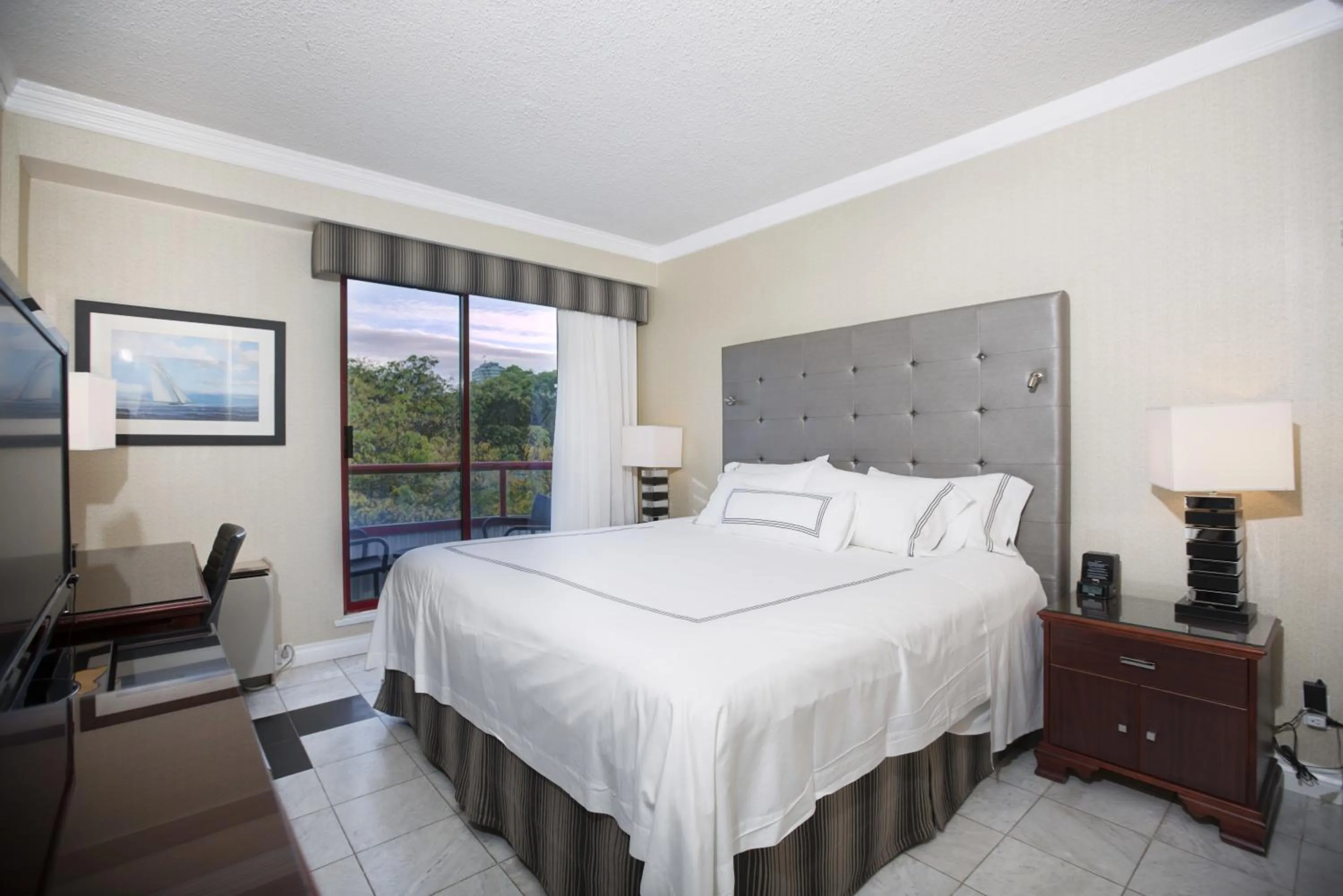 Bedroom, Bed in Granville Island Hotel