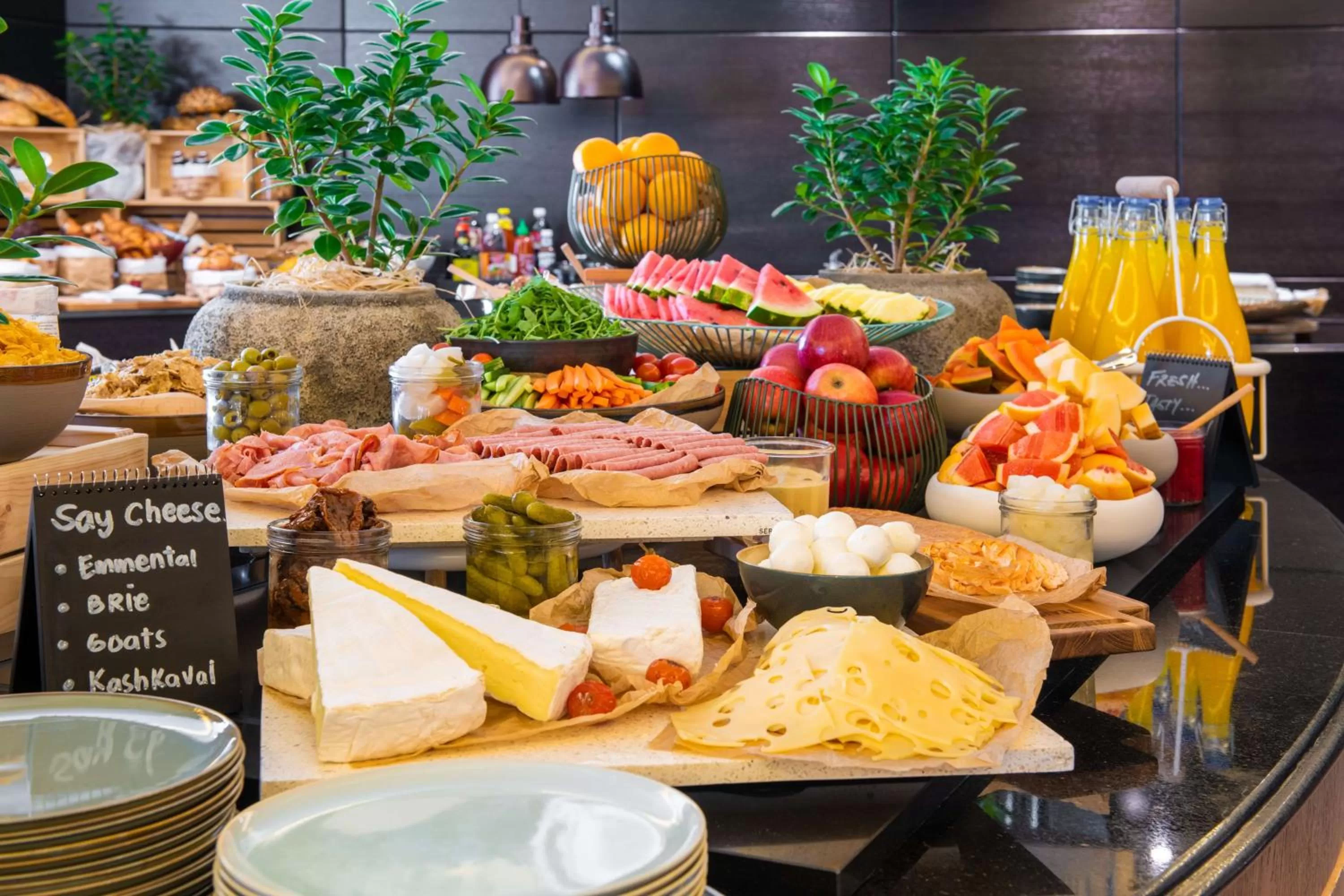 Restaurant/places to eat in Radisson Blu Hotel, Dubai Canal View