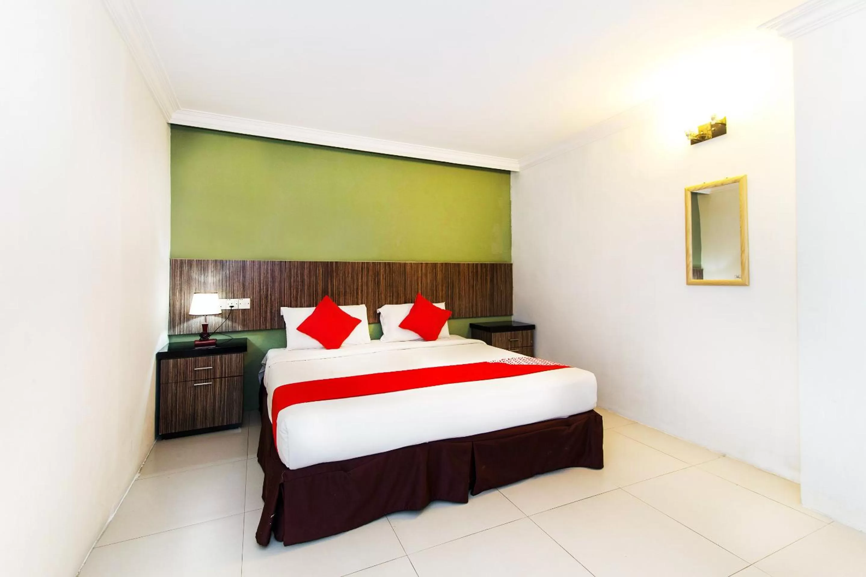 Bedroom, Bed in Crystal City Hotel