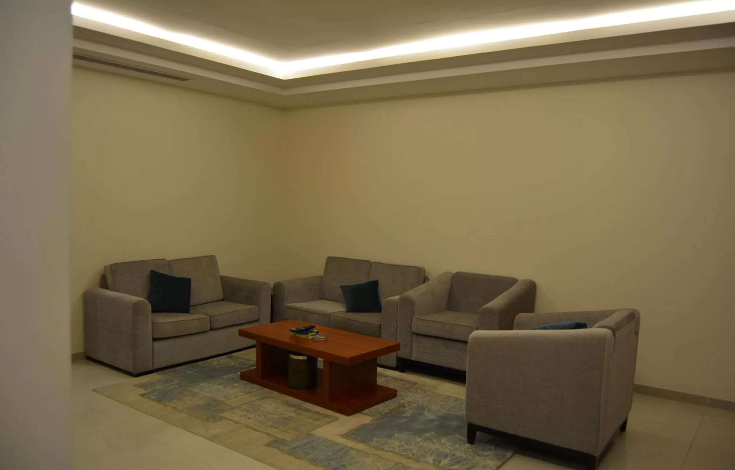 Communal lounge/ TV room in Rama Yanbu Hotel-Suite