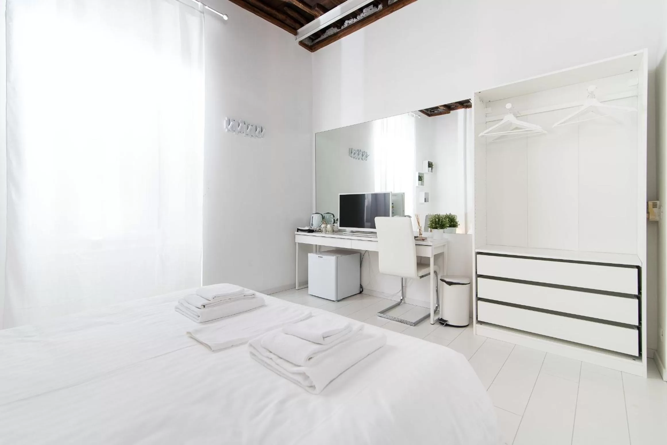 Bed in White Ostilia B&B