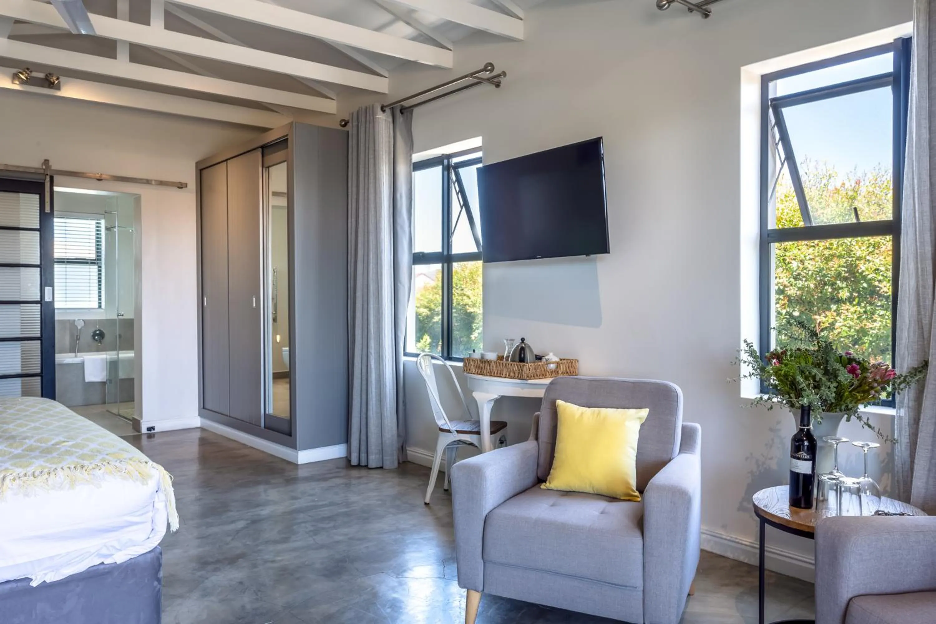 Coffee/tea facilities in Whale Rock Luxury Lodge