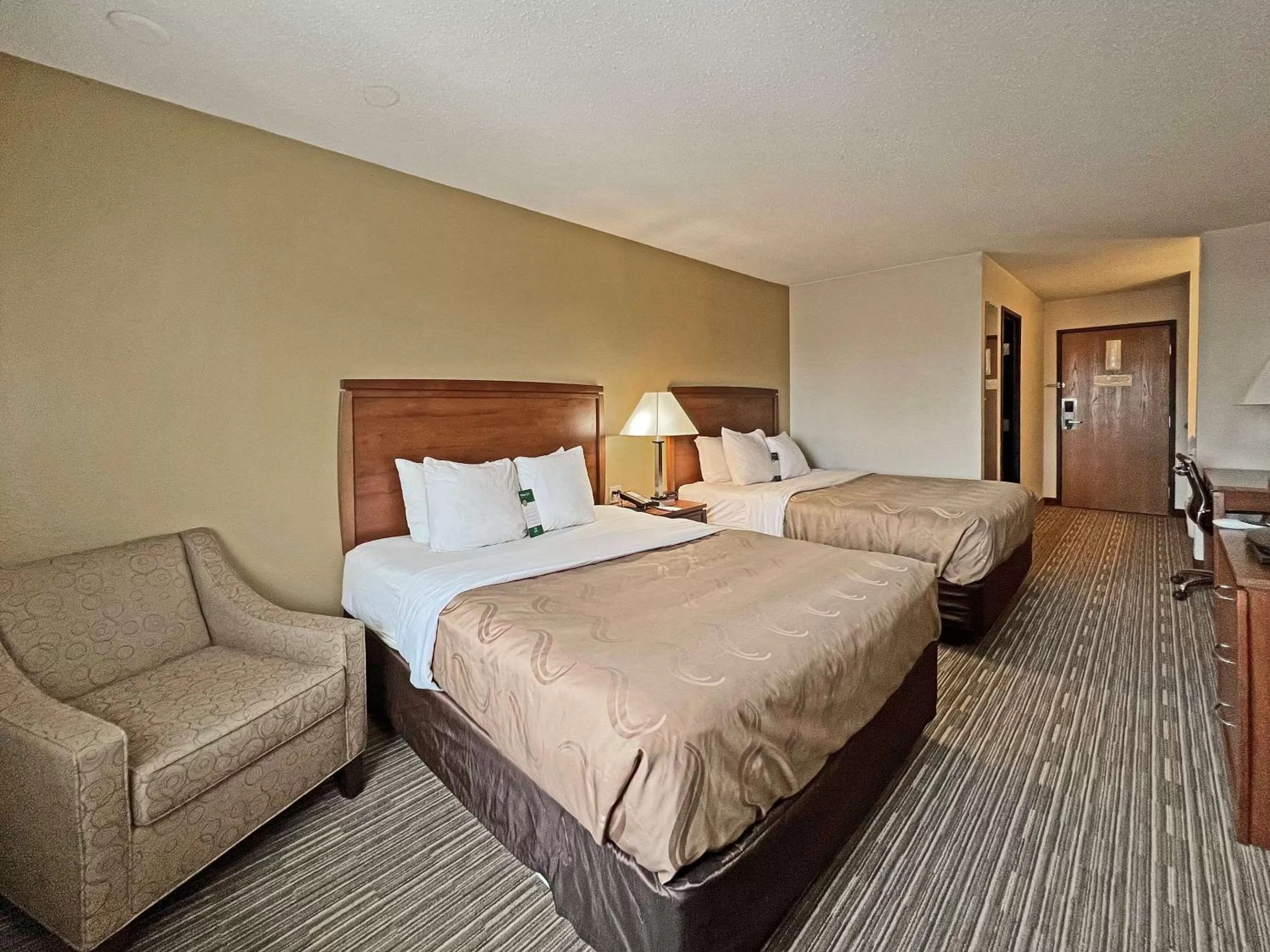 Bedroom, Bed in Quality Inn Mitchell I-90