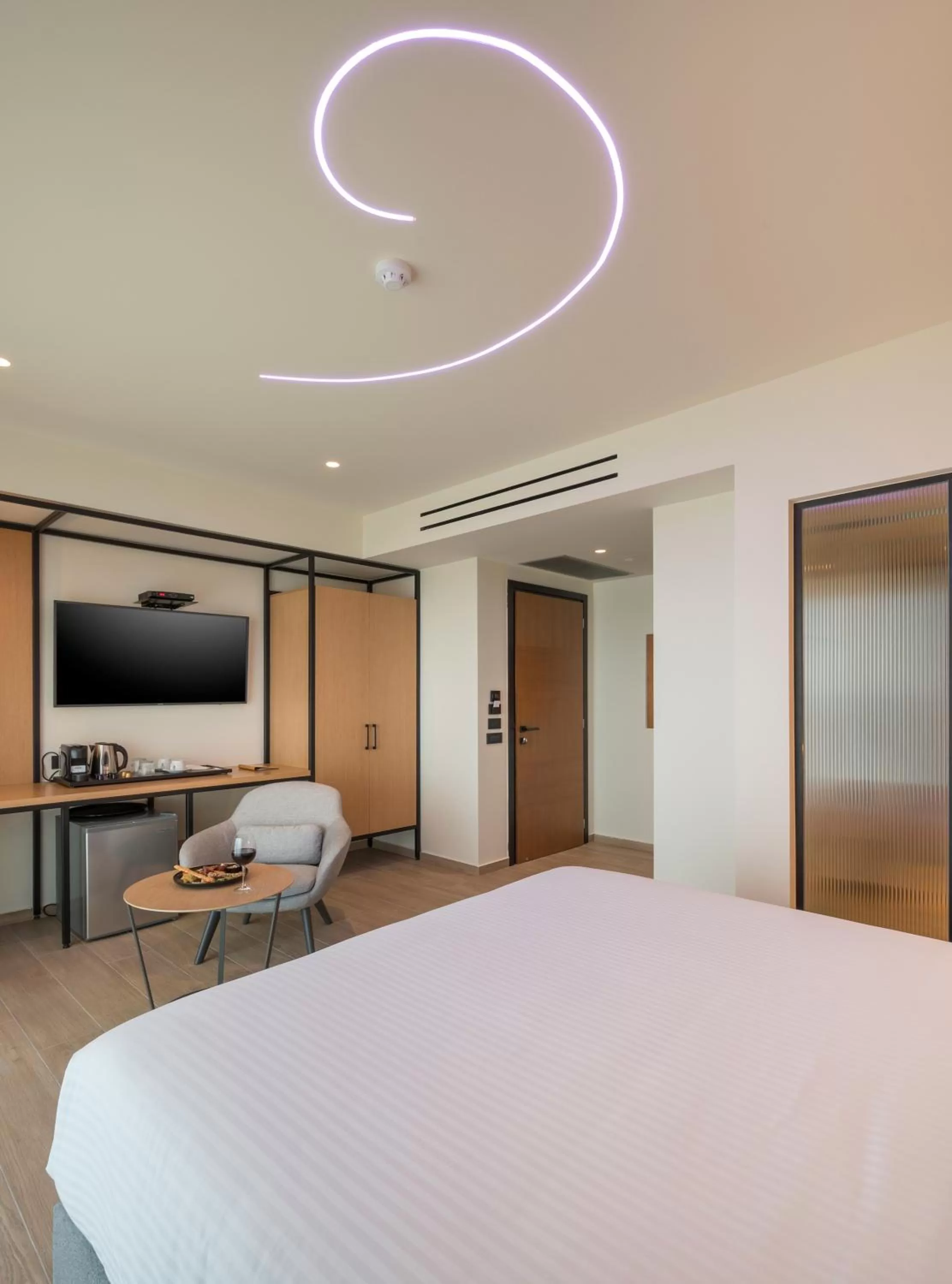 Photo of the whole room, Bed in Hyperion City Hotel & Spa