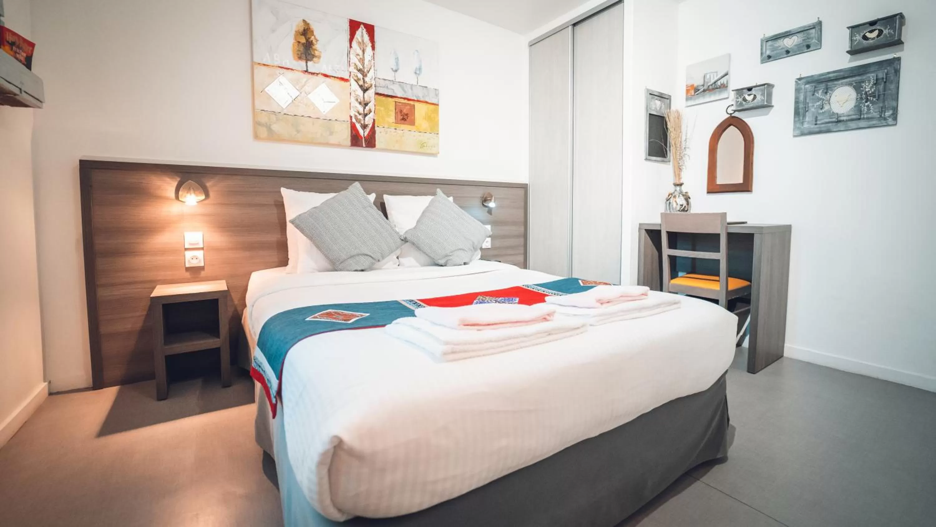 Bed in Logis Hôtel Vuillot