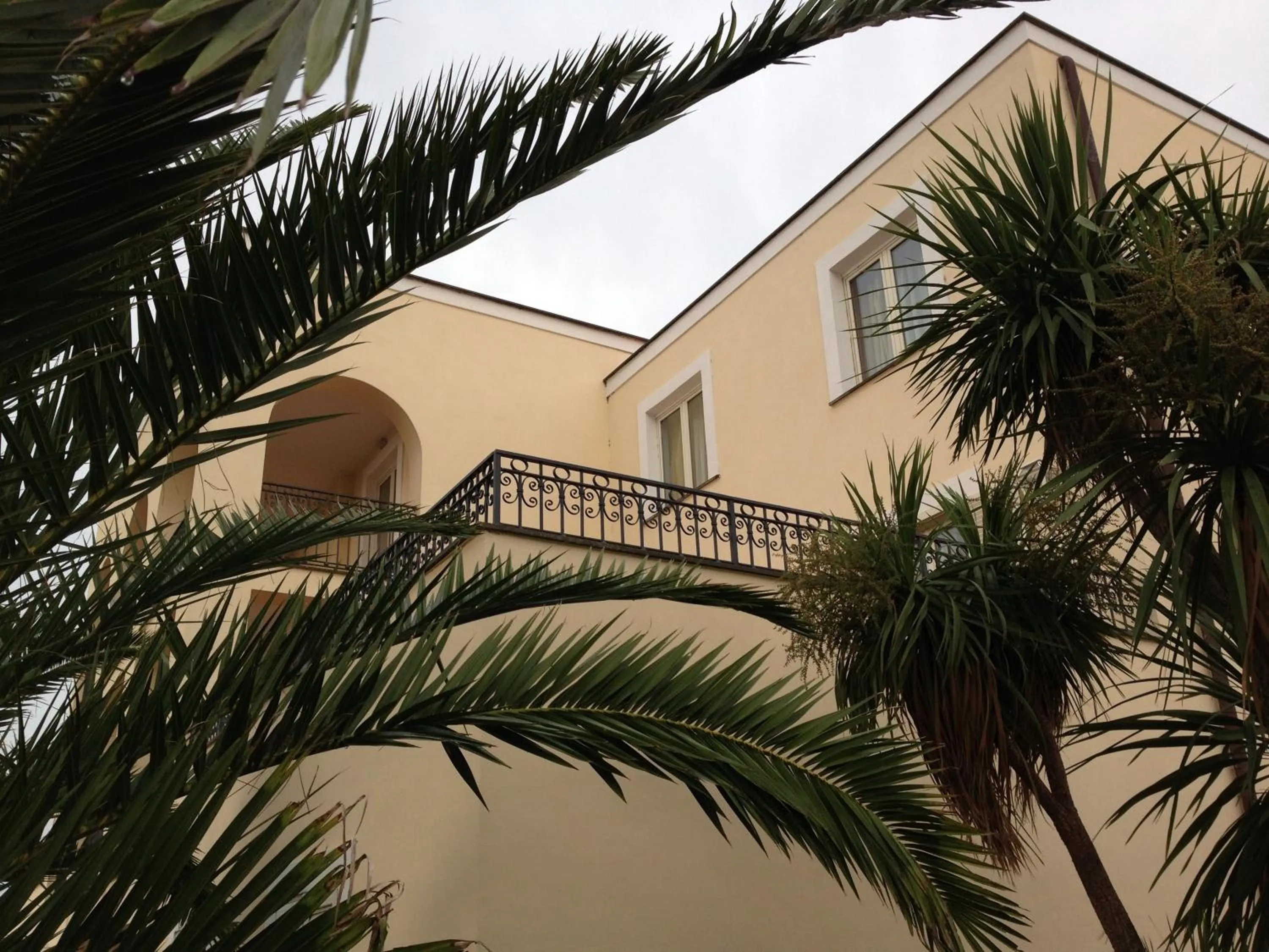 Property building in Hotel Holiday Sul Lago