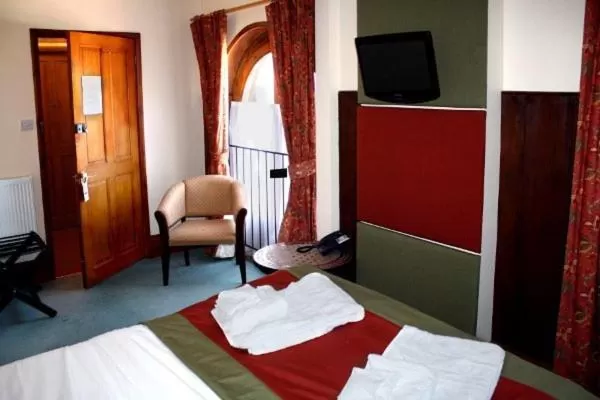 Bedroom, Bed in Castle House Hotel