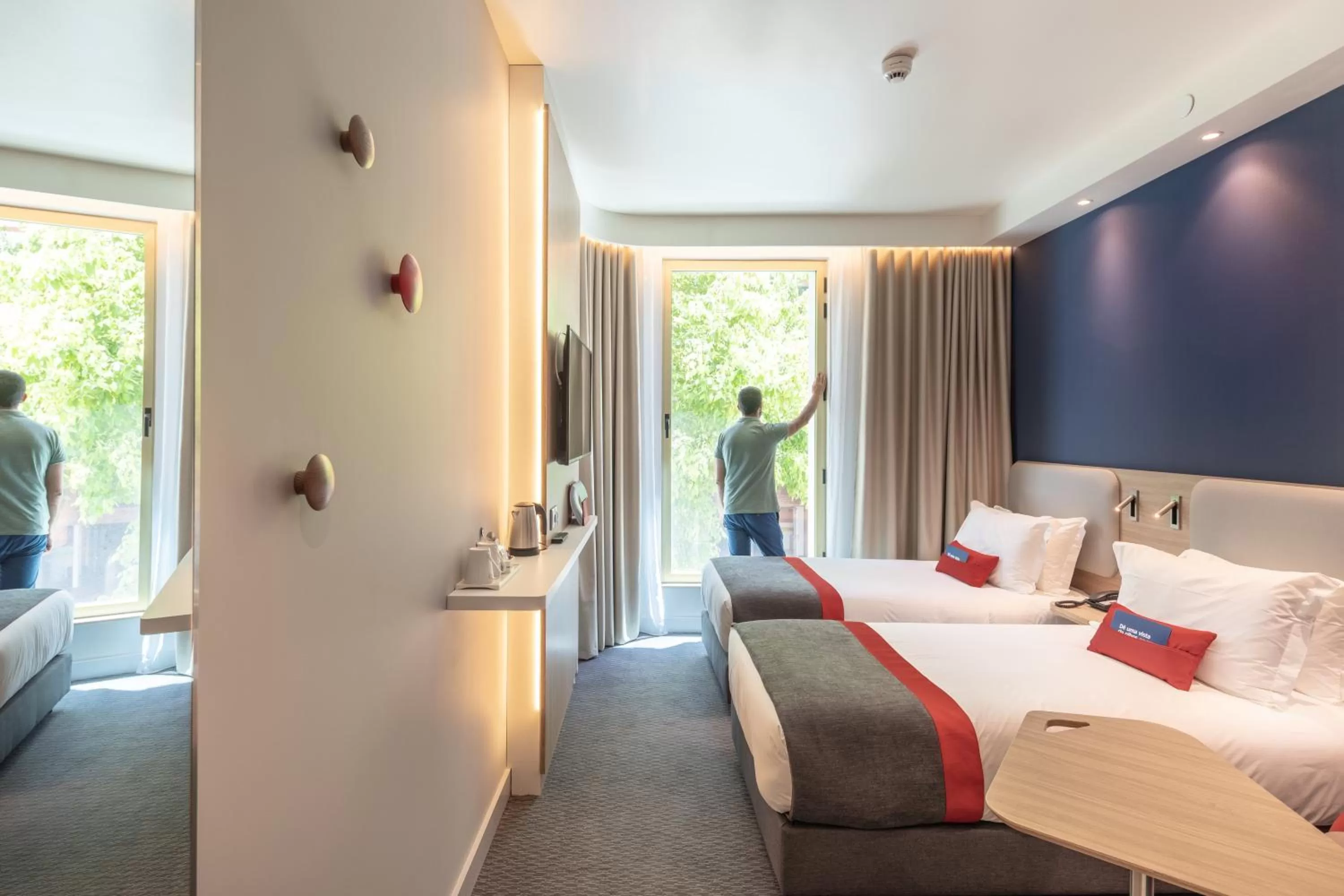 Photo of the whole room, Bed in Holiday Inn Express - Lisbon - Plaza Saldanha by IHG