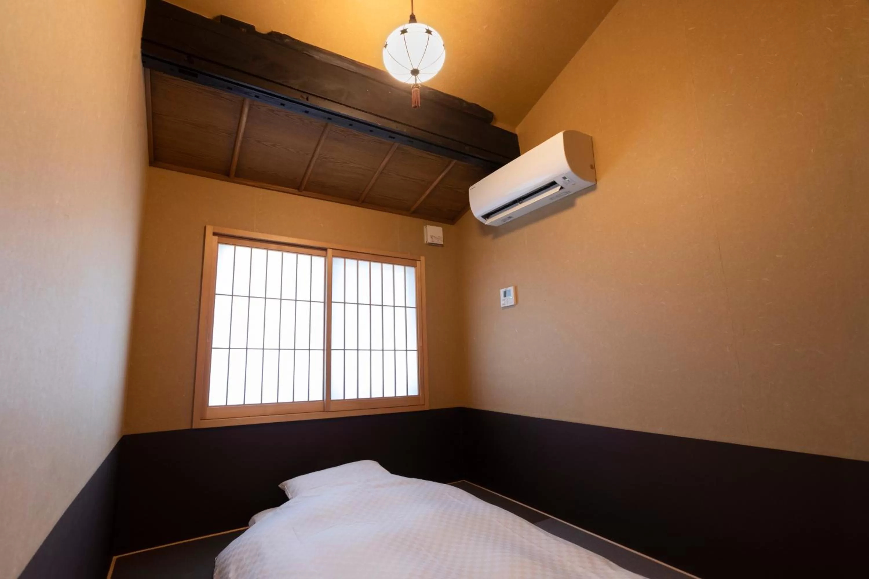 Photo of the whole room, Bed in Rinn Machiya Kuon