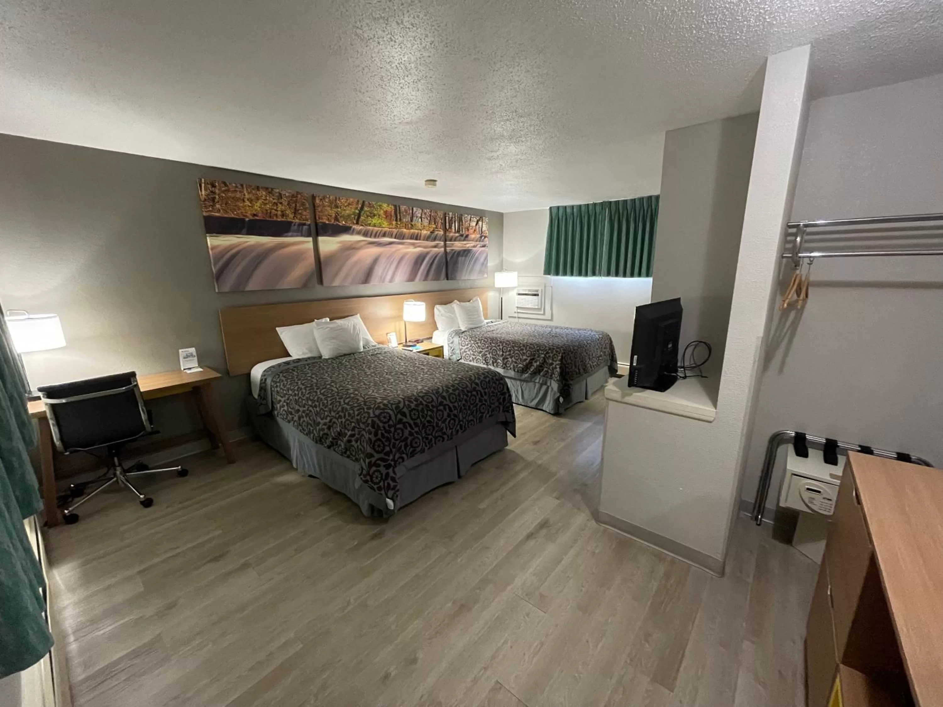 Bed in Days Inn by Wyndham Alpena