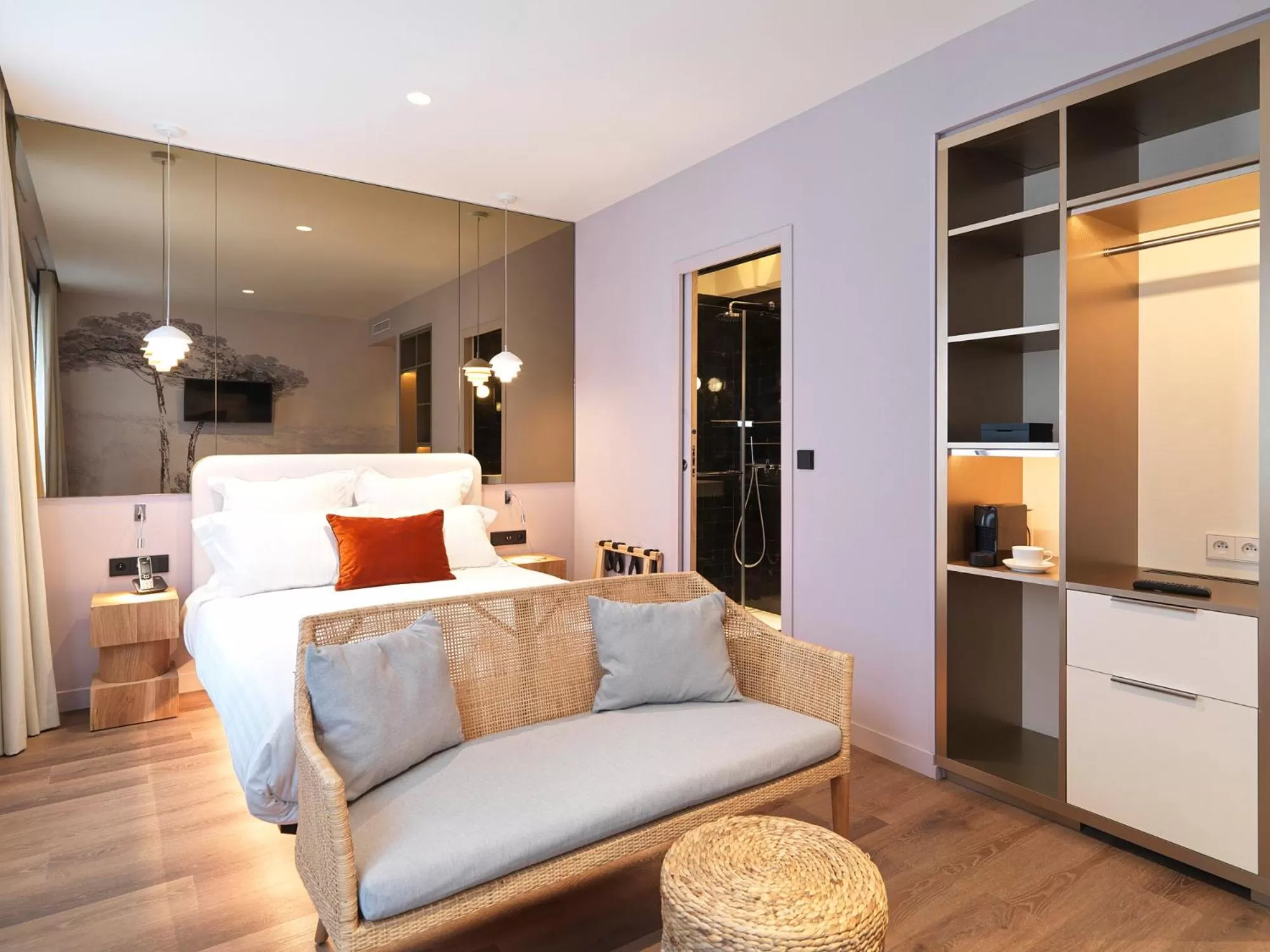 Photo of the whole room, Bed in Le Katorze Hôtel