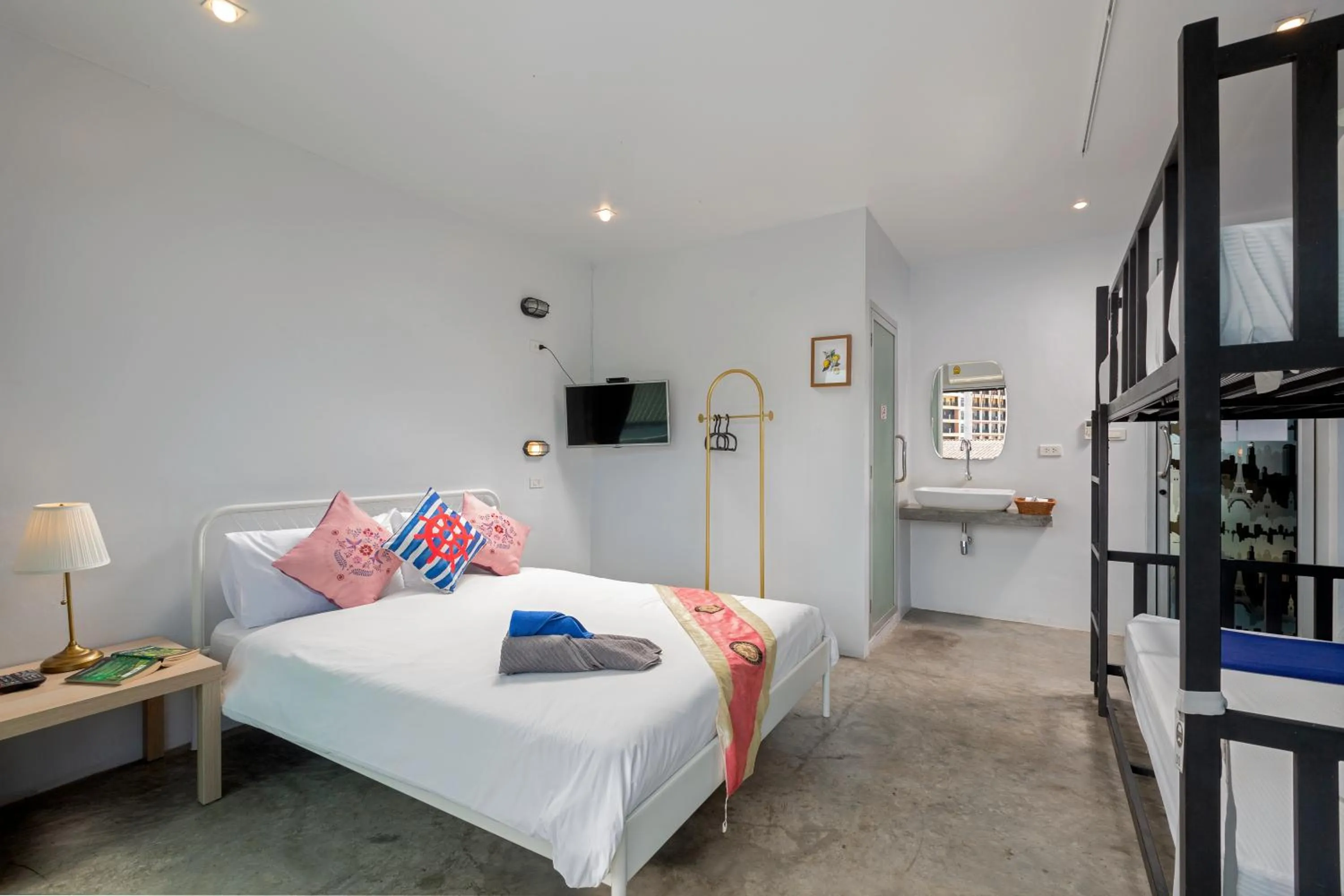 TV and multimedia, Bed in Hip Hostel - SHA Plus