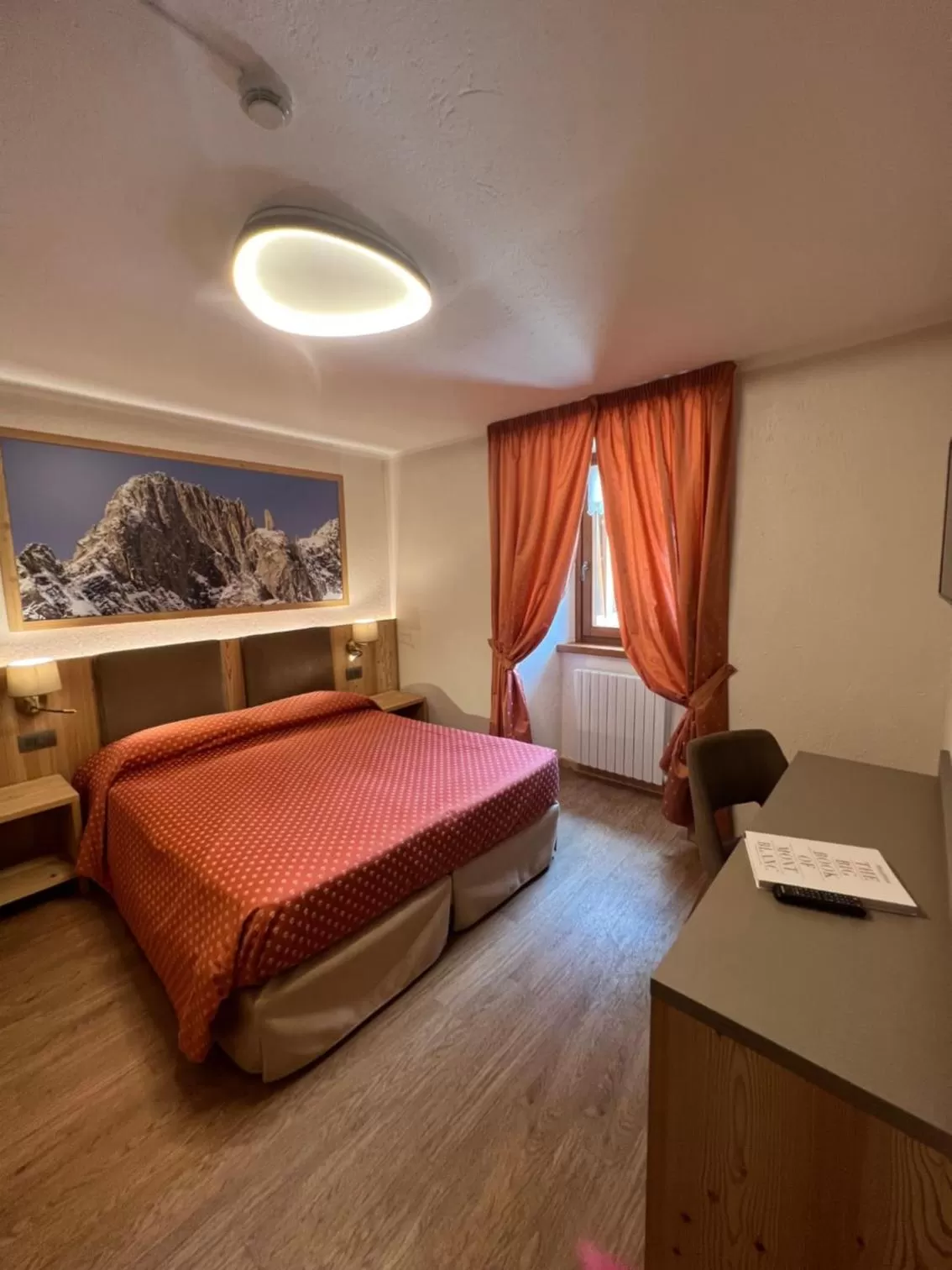 Bedroom, Bed in Hotel Des Glaciers