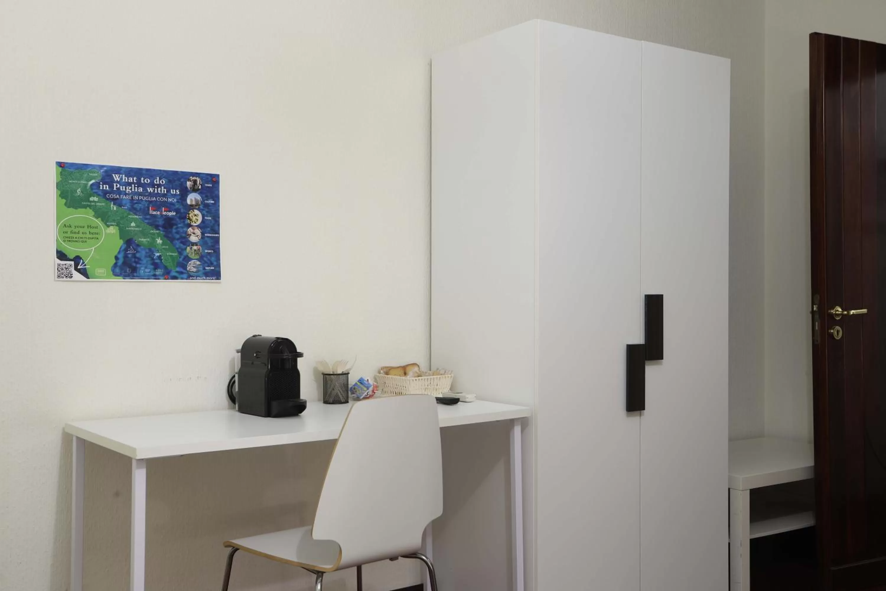 hair dresser in Clorinda's rooms