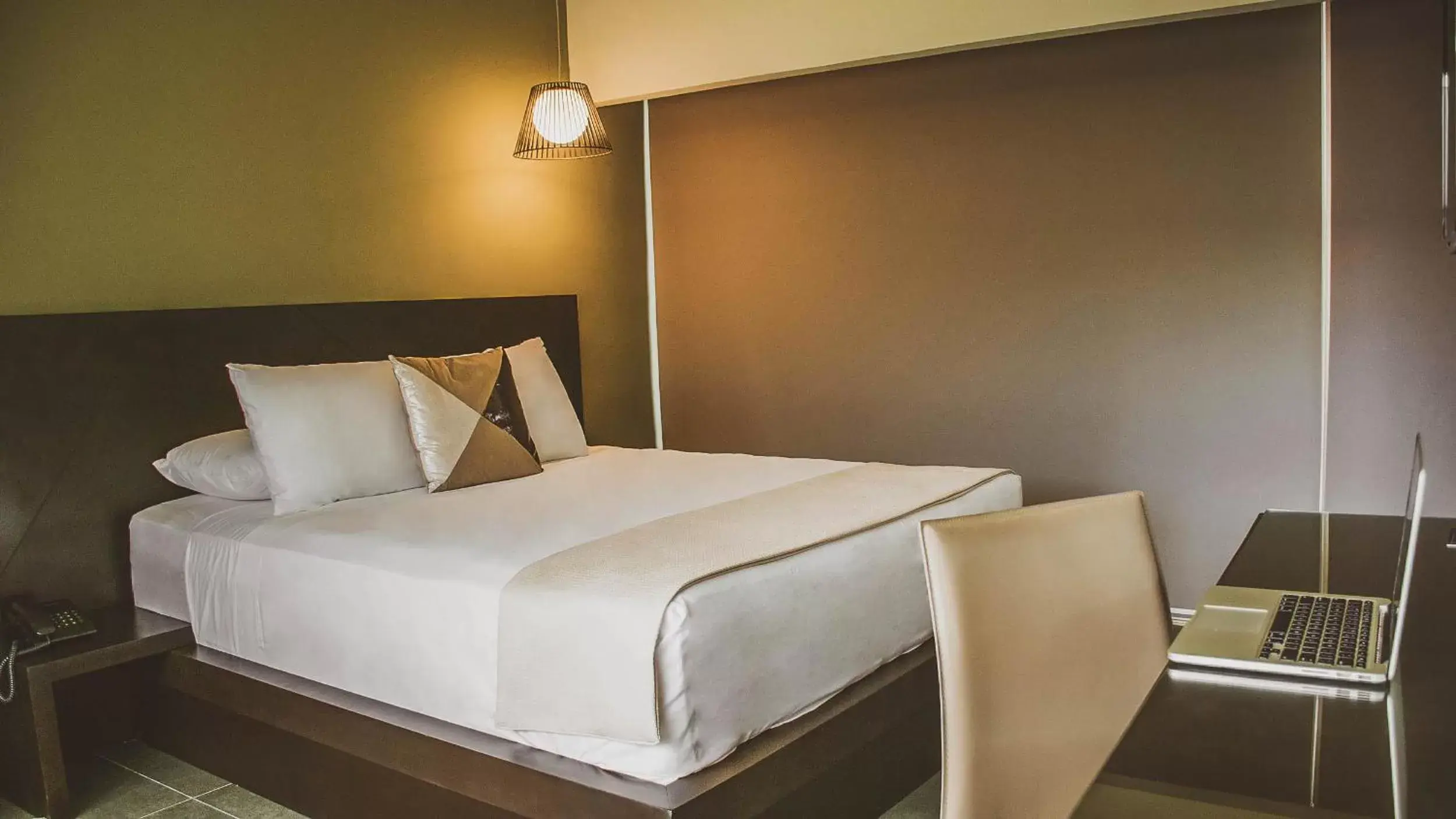 Deluxe Queen Room - single occupancy in Remfort Hotel Deluxe Queen Room - single occupancy in Remfort Hotel