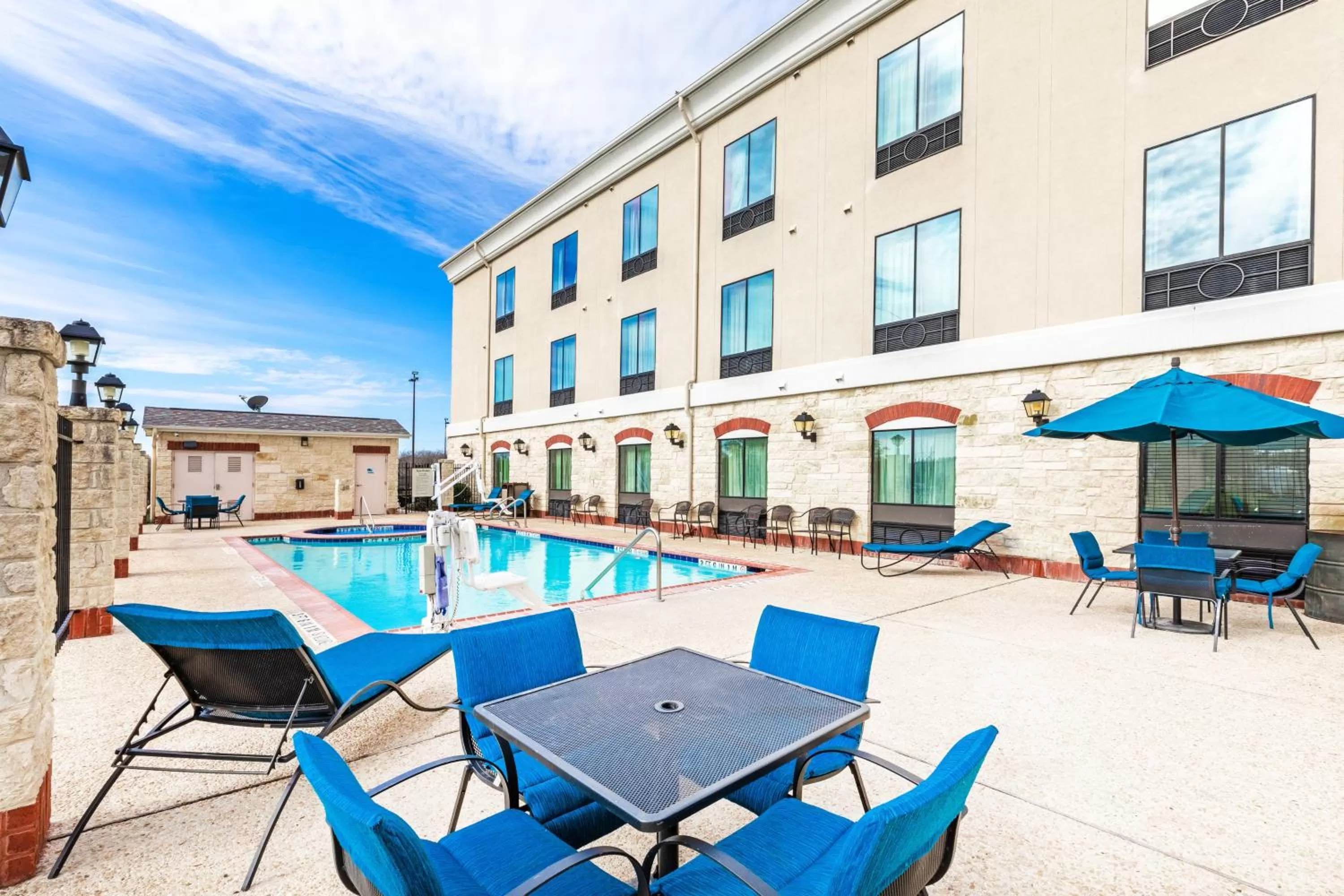 Swimming pool in Holiday Inn Express Hotel & Suites Floresville by IHG