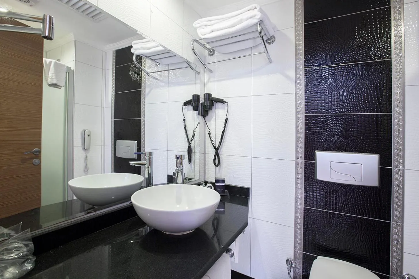 Bathroom in Side Kum Hotel