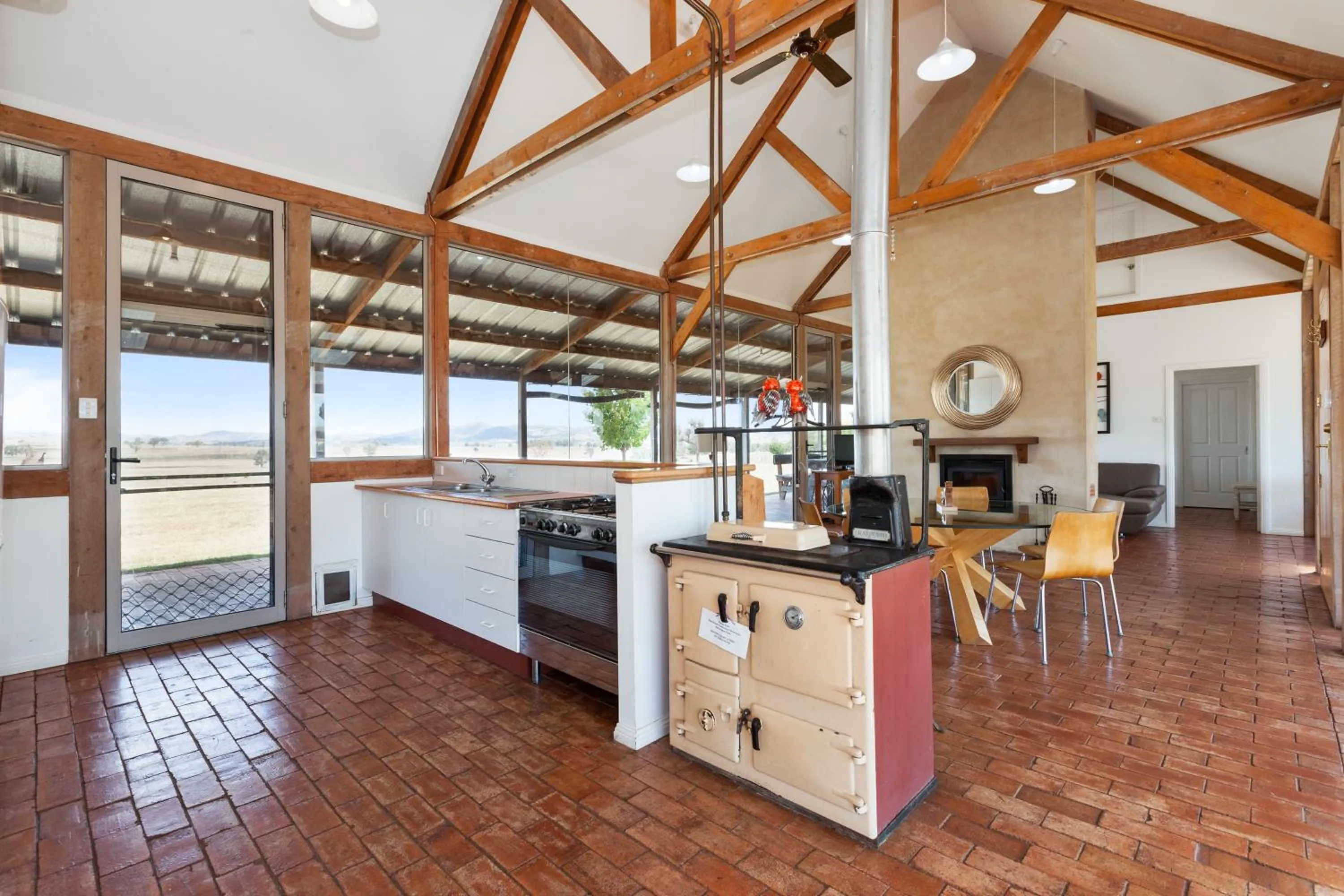 Kitchen or kitchenette in Owl Head Lodge