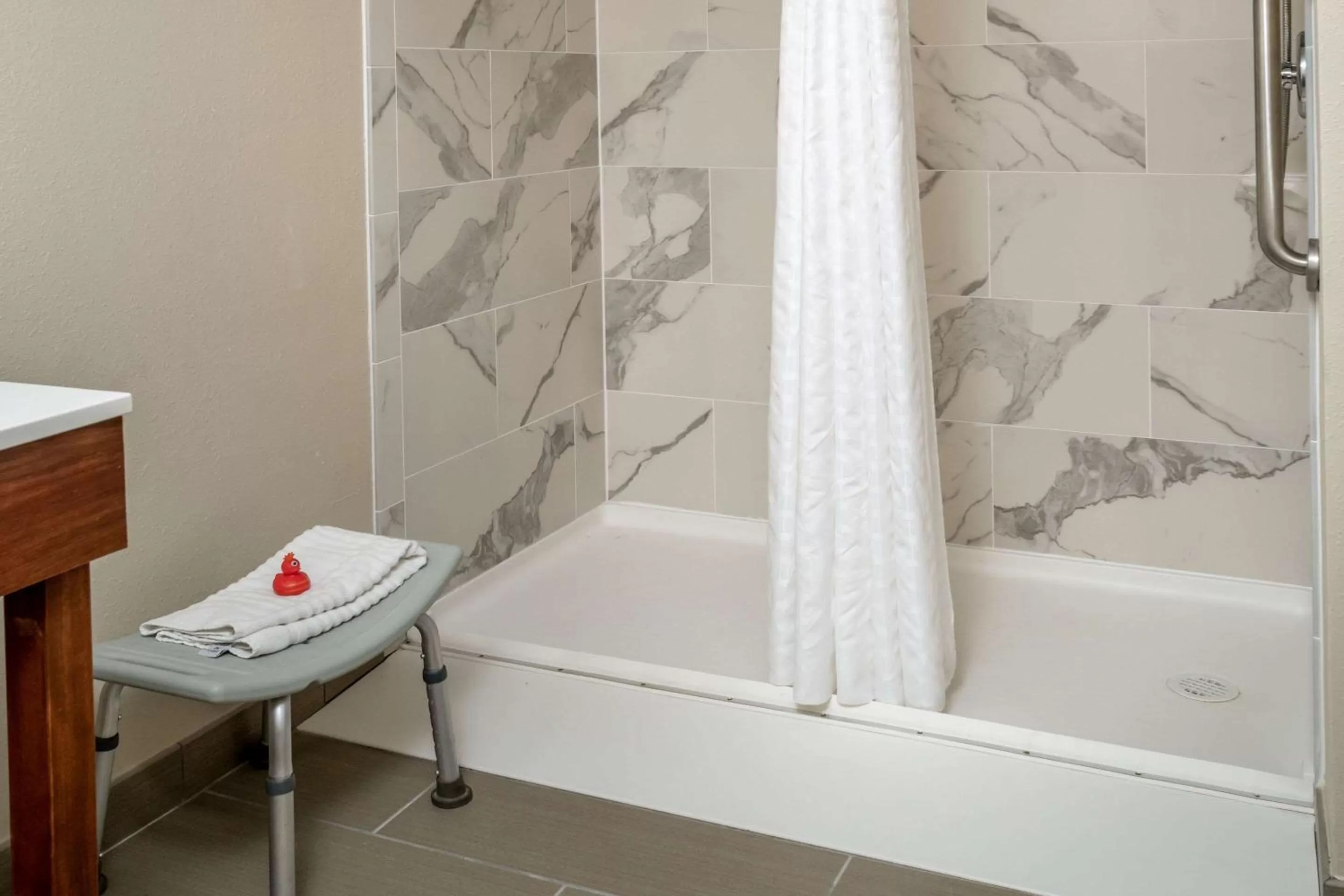 Photo of the whole room in Comfort Inn & Suites Grundy