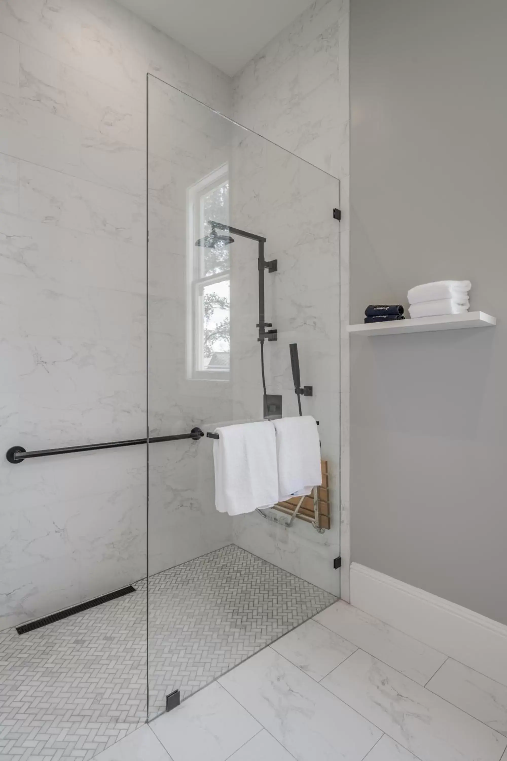 Queen Room - Disability Access in The George - Luxury Boutique Inn Queen Room - Disability Access in The George - Luxury Boutique Inn