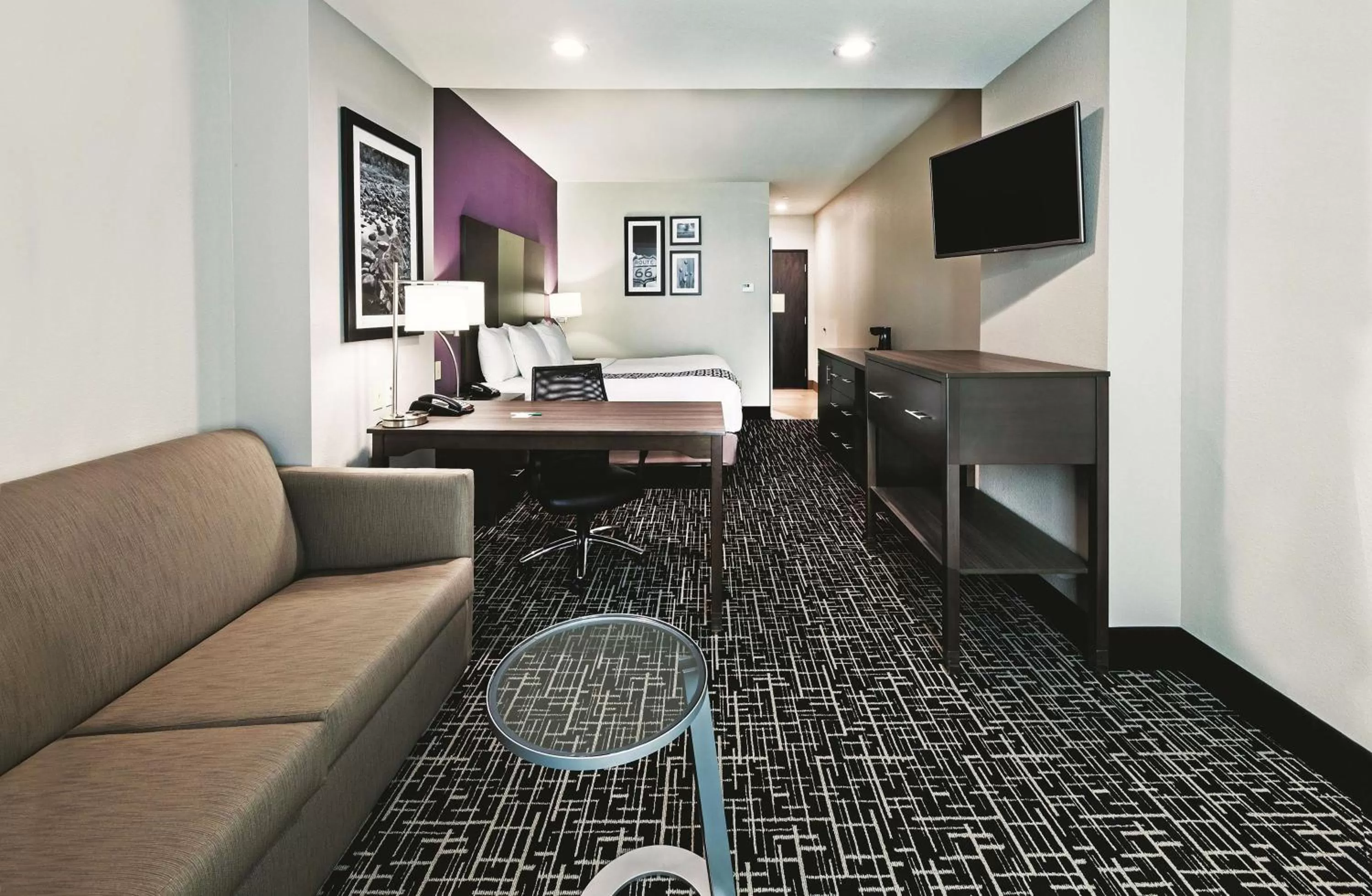 Photo of the whole room in La Quinta by Wyndham Claremore