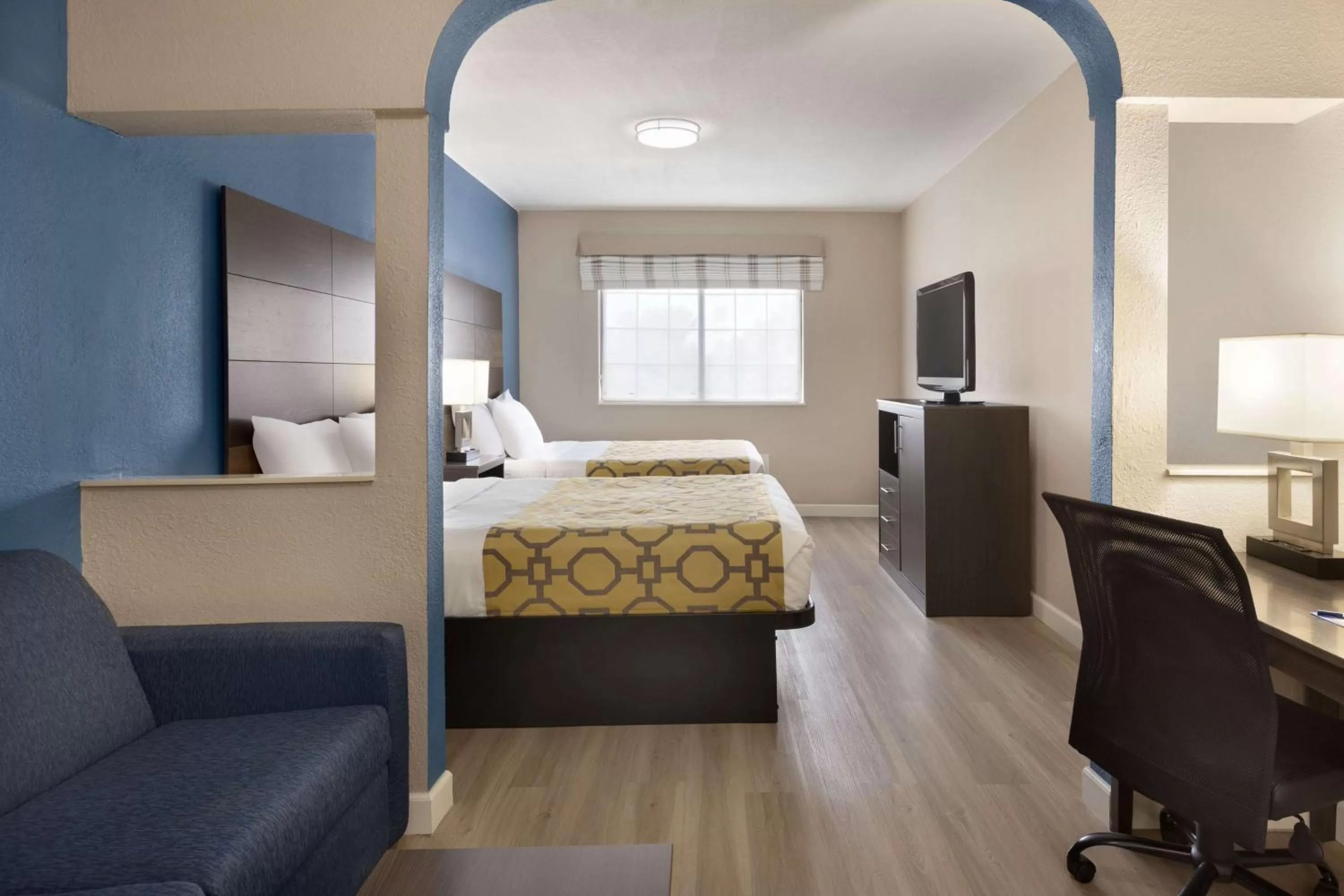 Photo of the whole room, Bed in Baymont by Wyndham Winchester