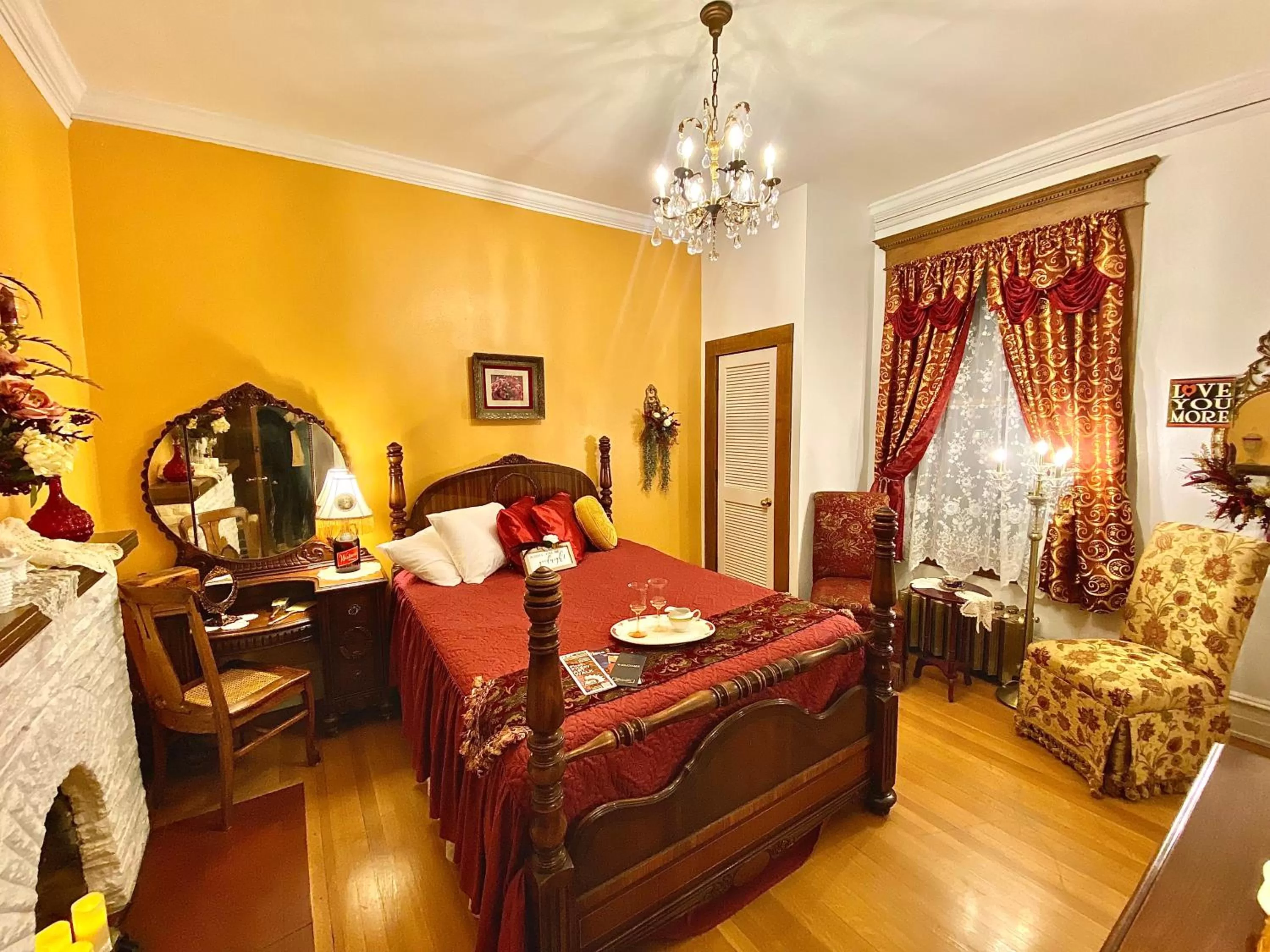 Bed in The Abriendo Inn