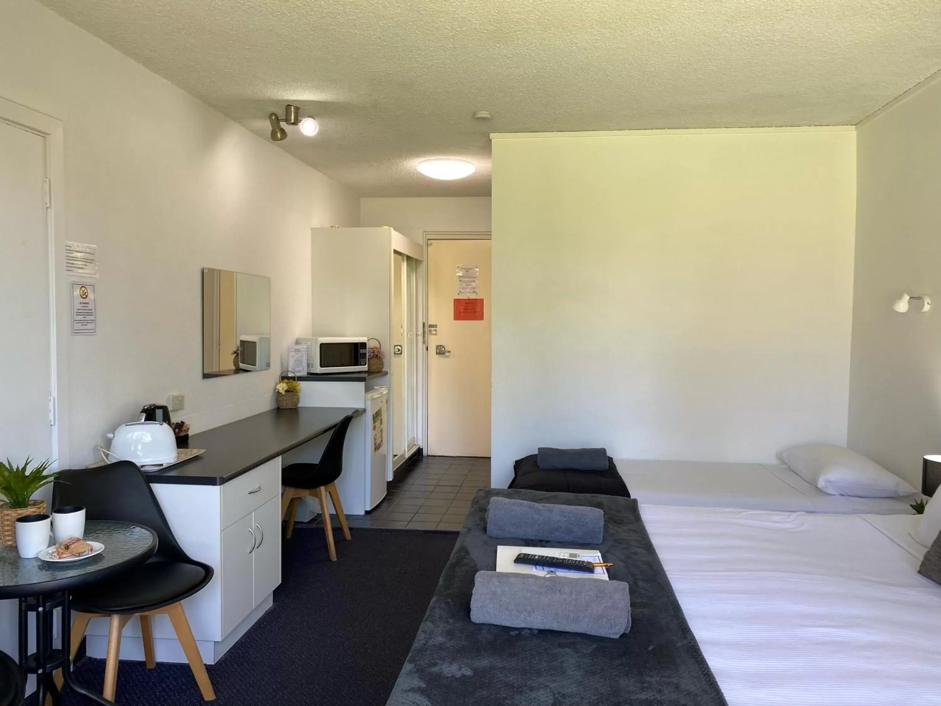 Twin King in Mid City Motor Inn Twin King in Mid City Motor Inn