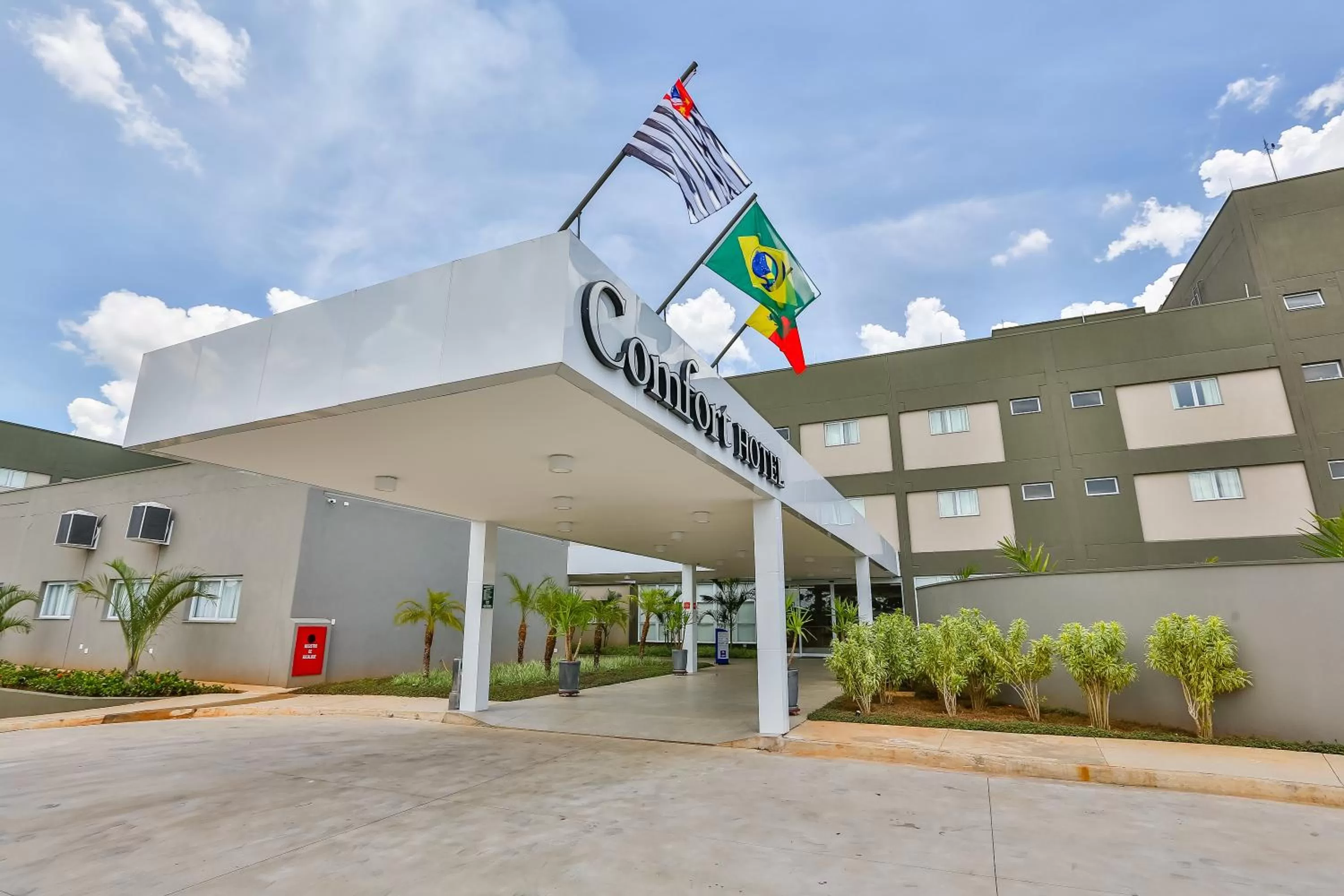 Property building in Comfort Mogi Guaçu