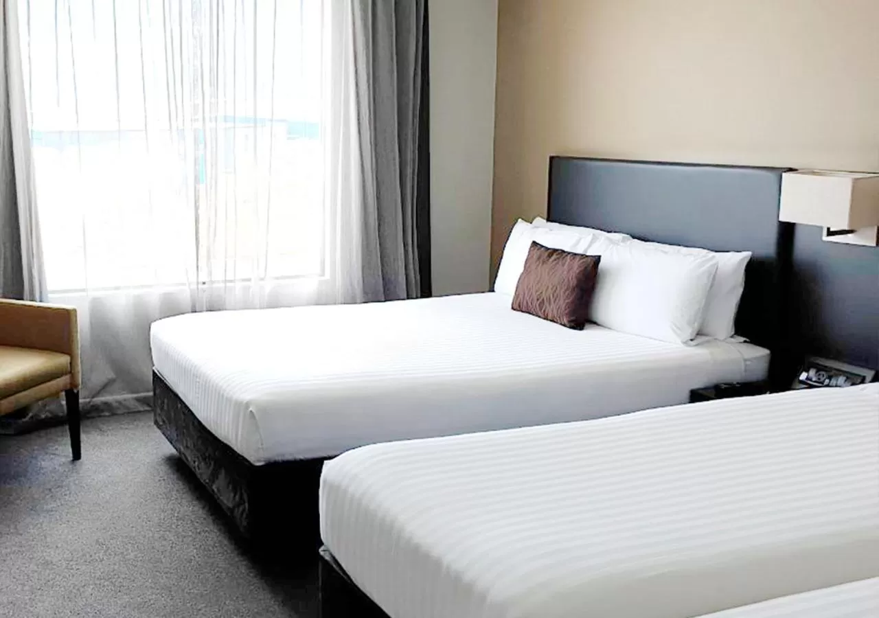 Bedroom, Bed in Sudima Auckland Airport