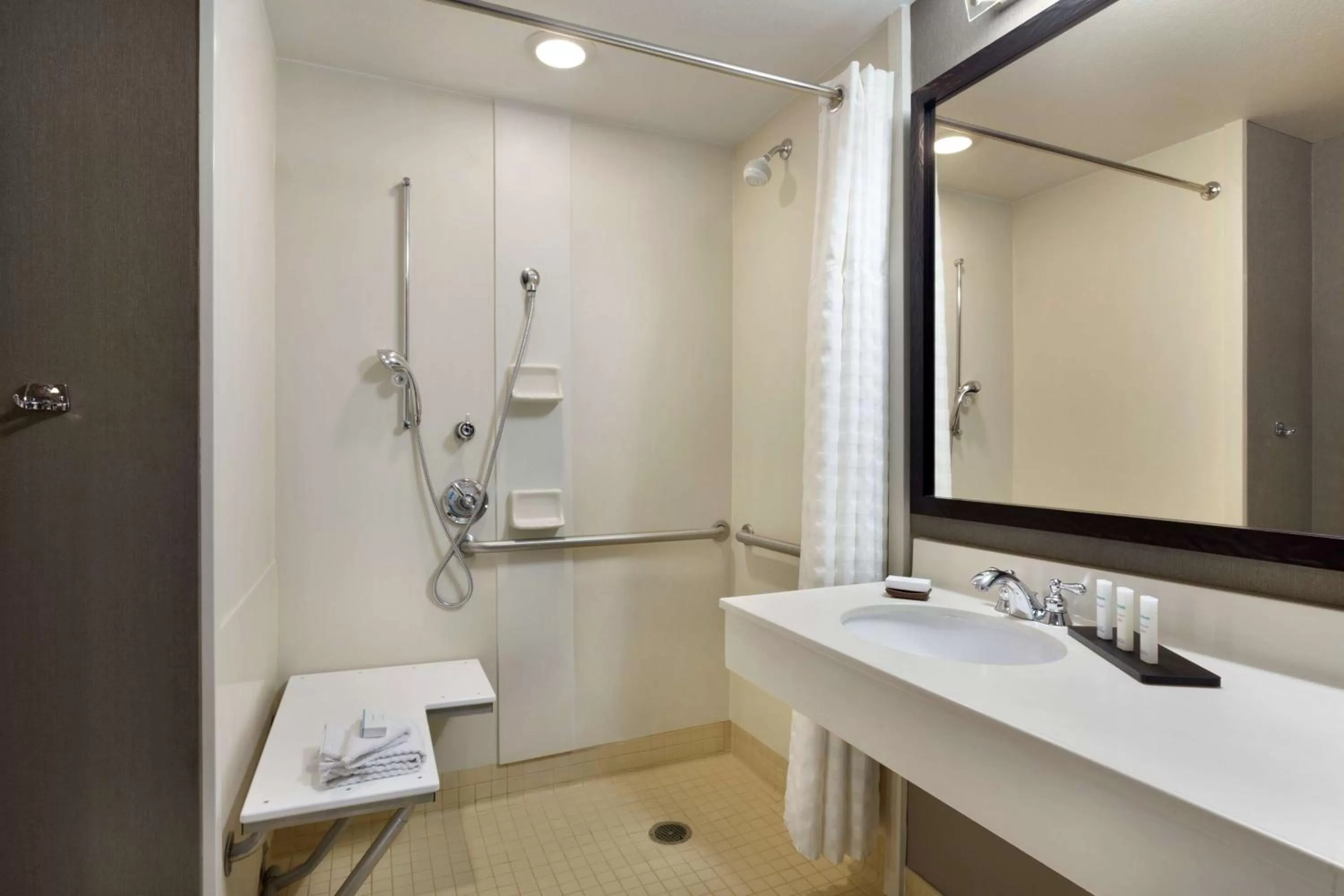 Bathroom in Embassy Suites Northwest Arkansas - Hotel, Spa & Convention Center