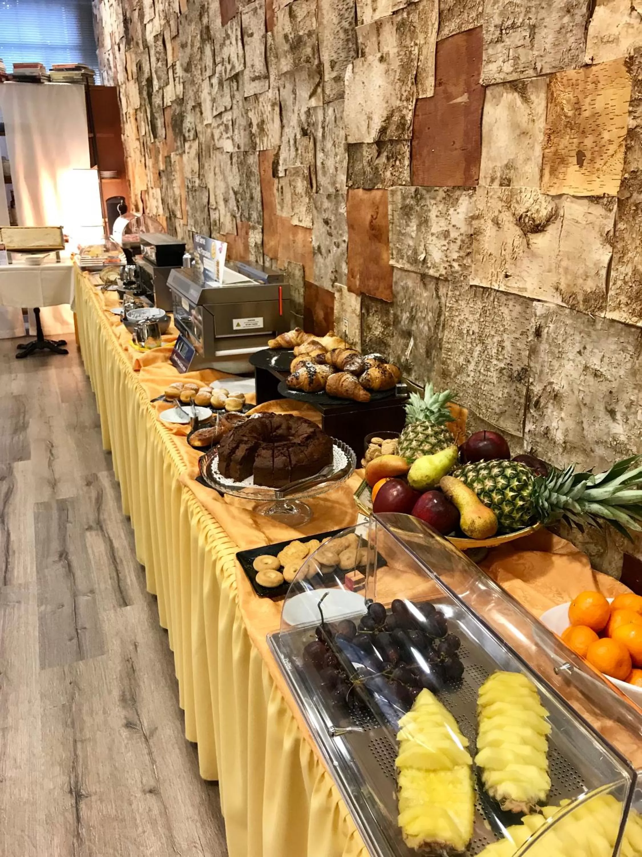 Buffet breakfast in MiHotel