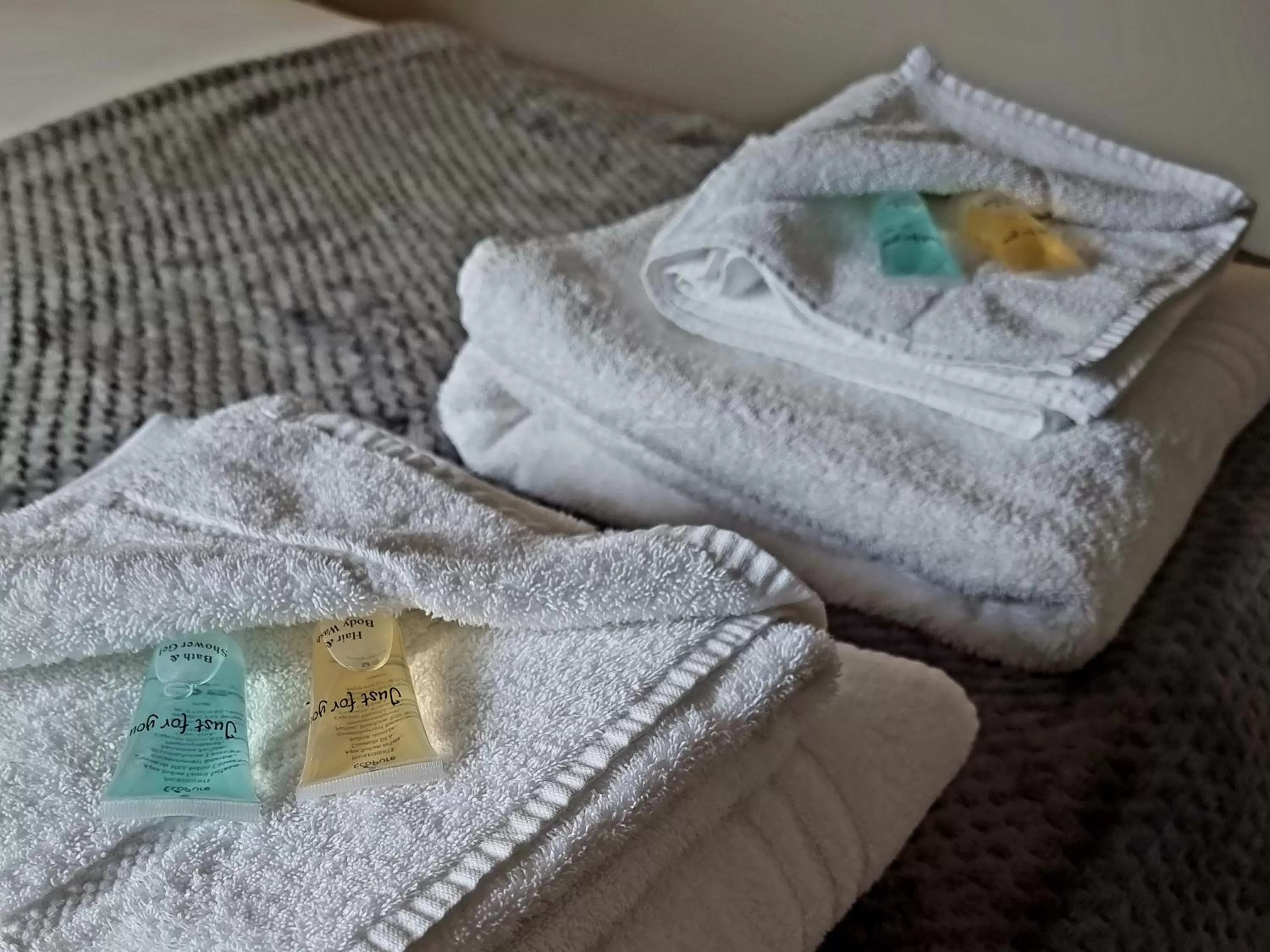 Bed in The Railway Crossings