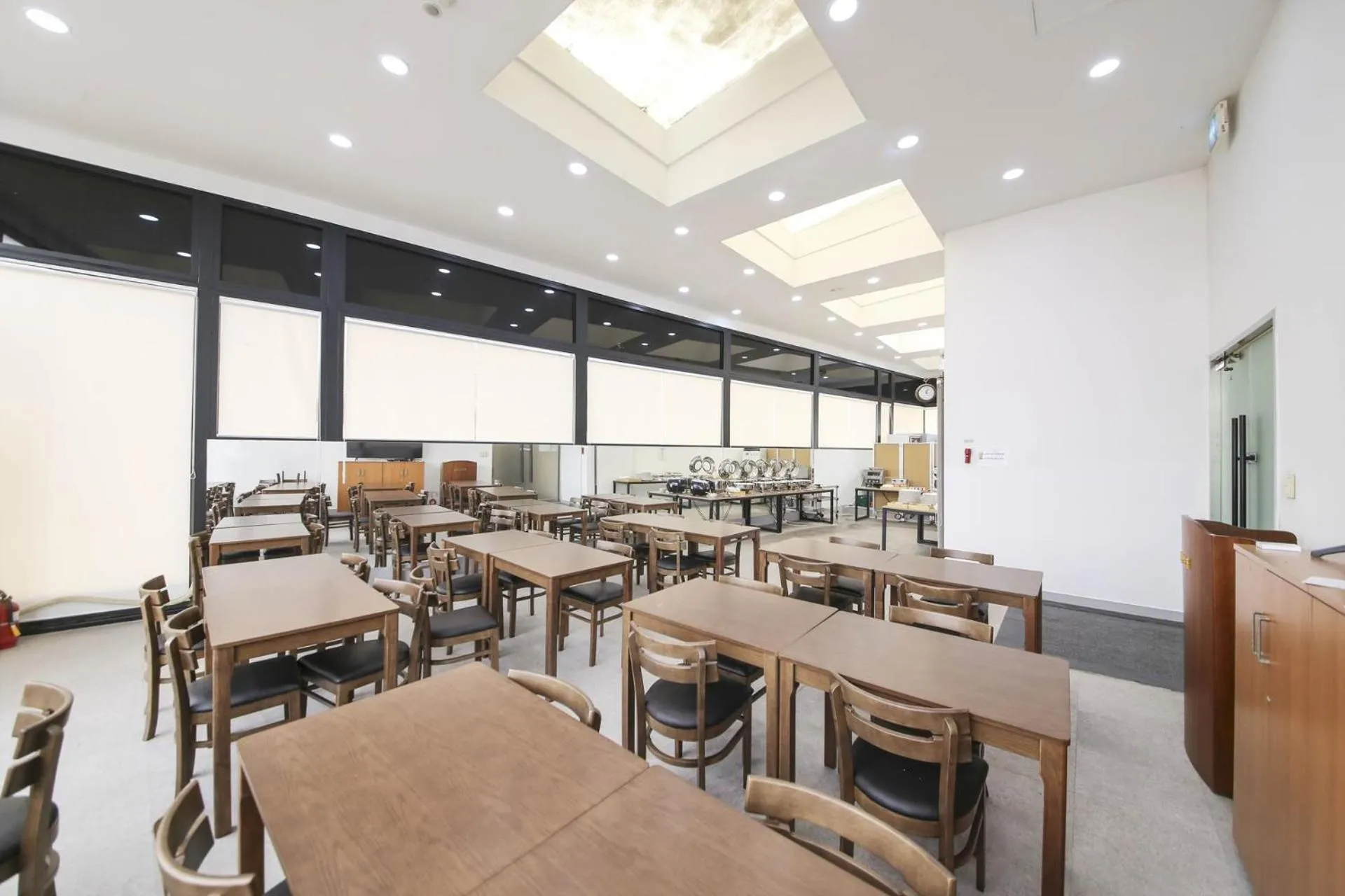 Restaurant/places to eat in Benikea hotel